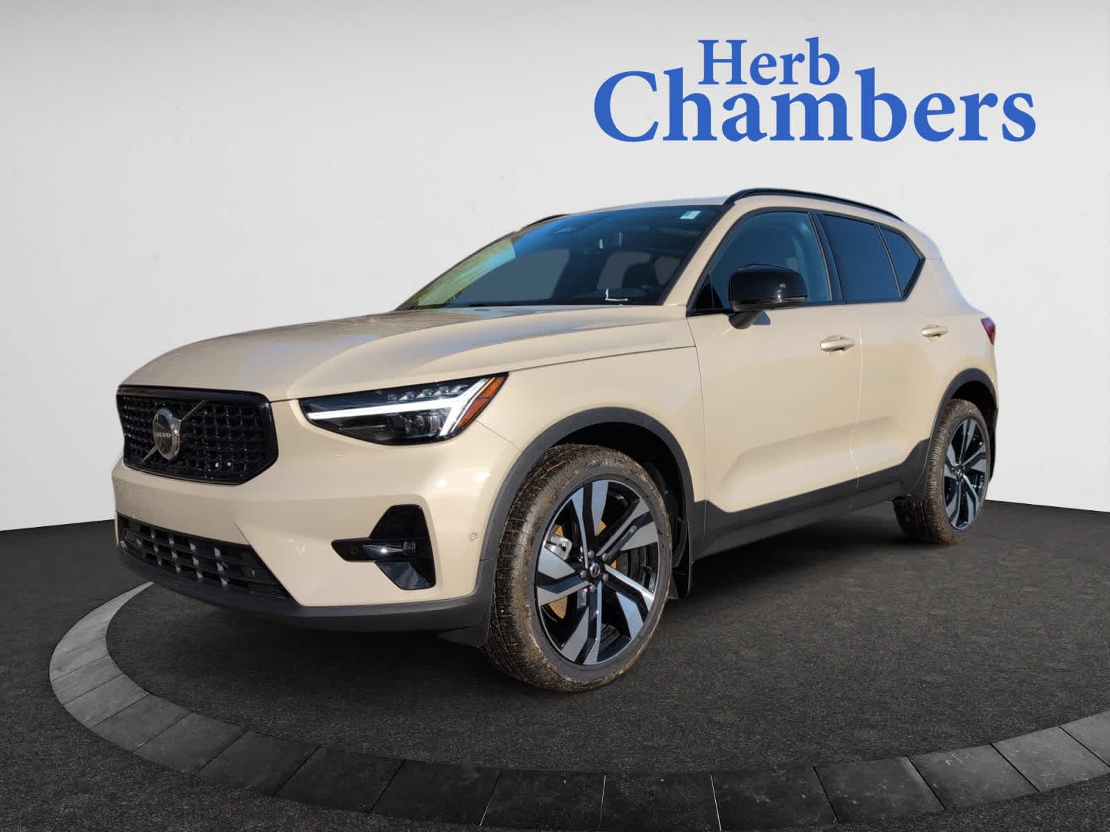 new 2025 Volvo XC40 car, priced at $53,435