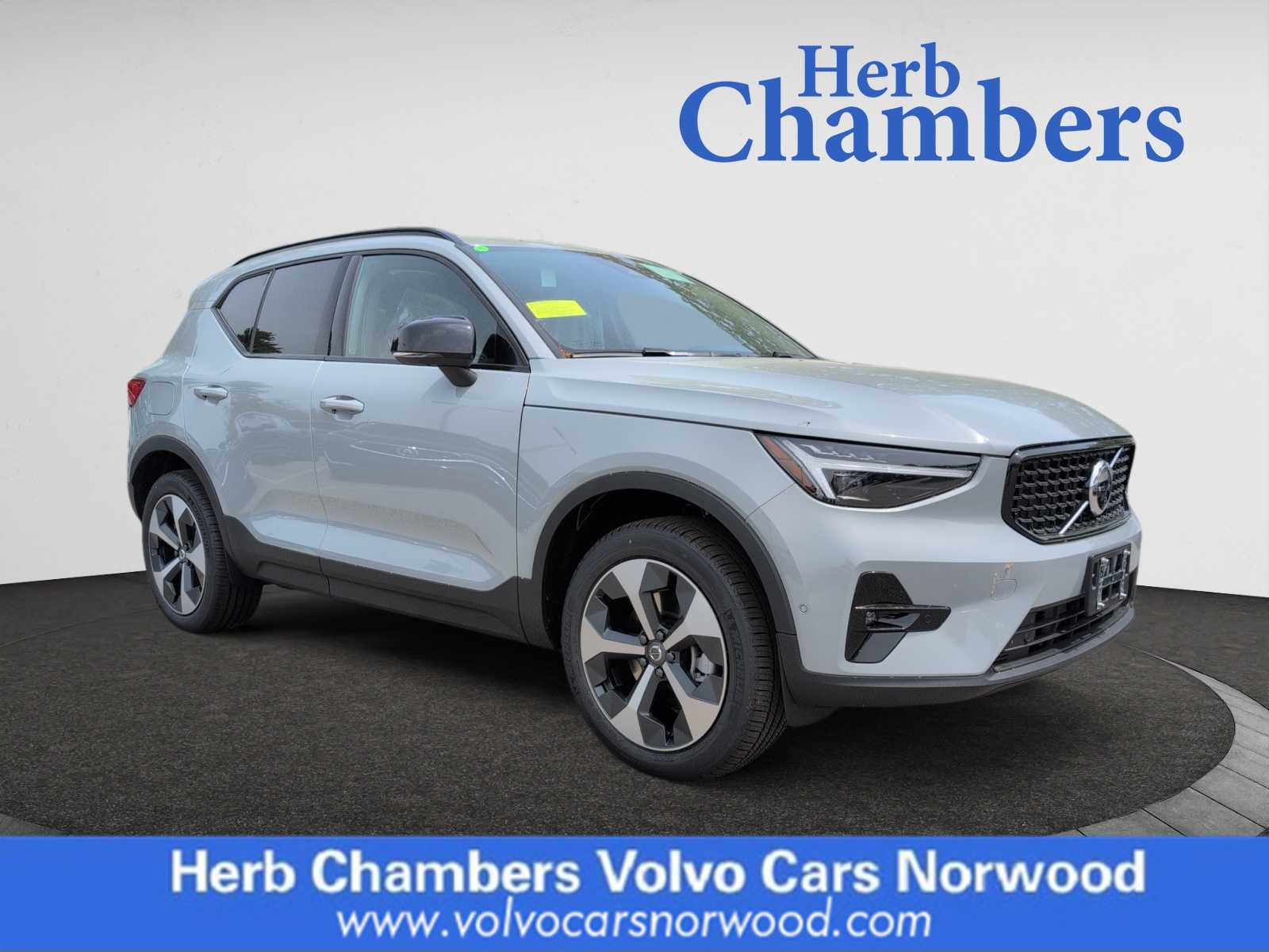 new 2025 Volvo XC40 car, priced at $49,585