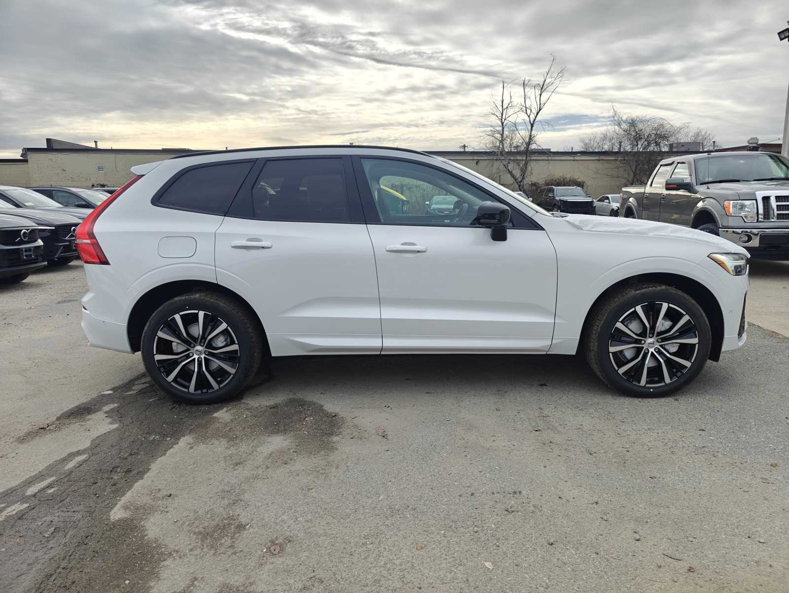 new 2024 Volvo XC60 car, priced at $55,840