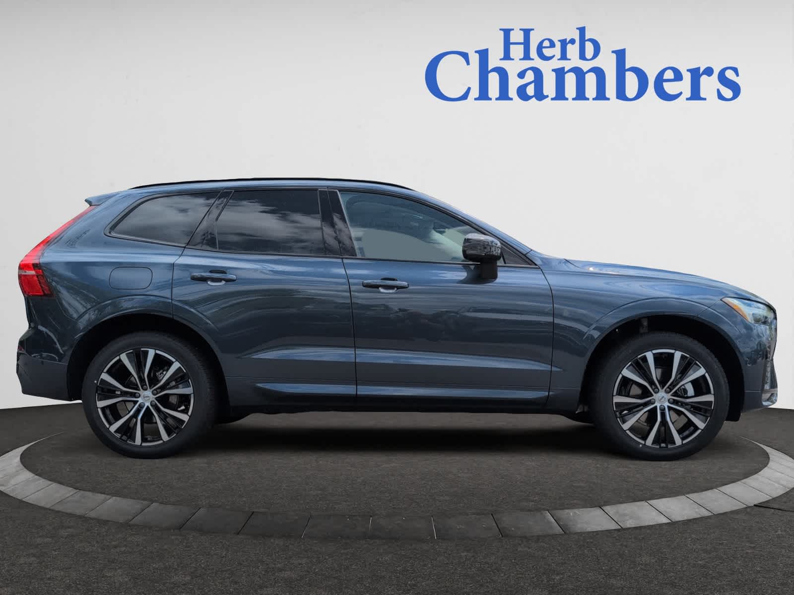 new 2025 Volvo XC60 car, priced at $55,360