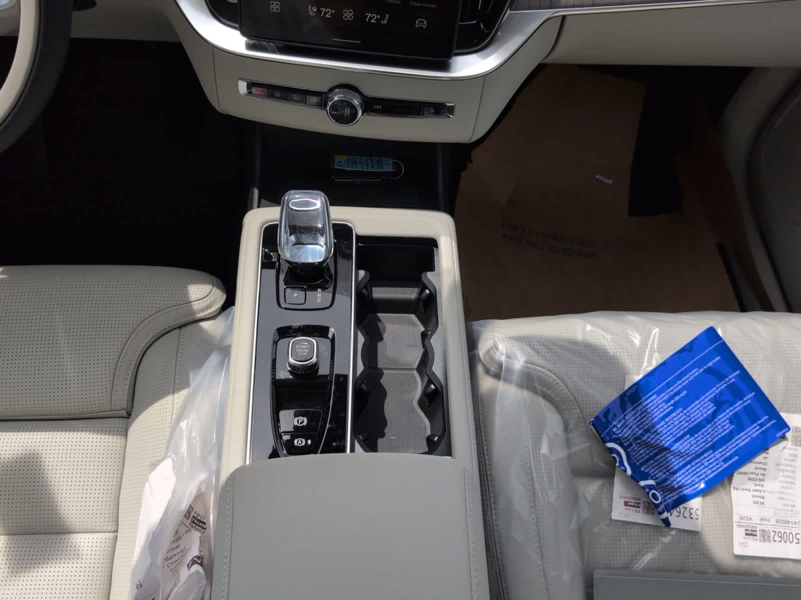 new 2025 Volvo XC90 car, priced at $73,085