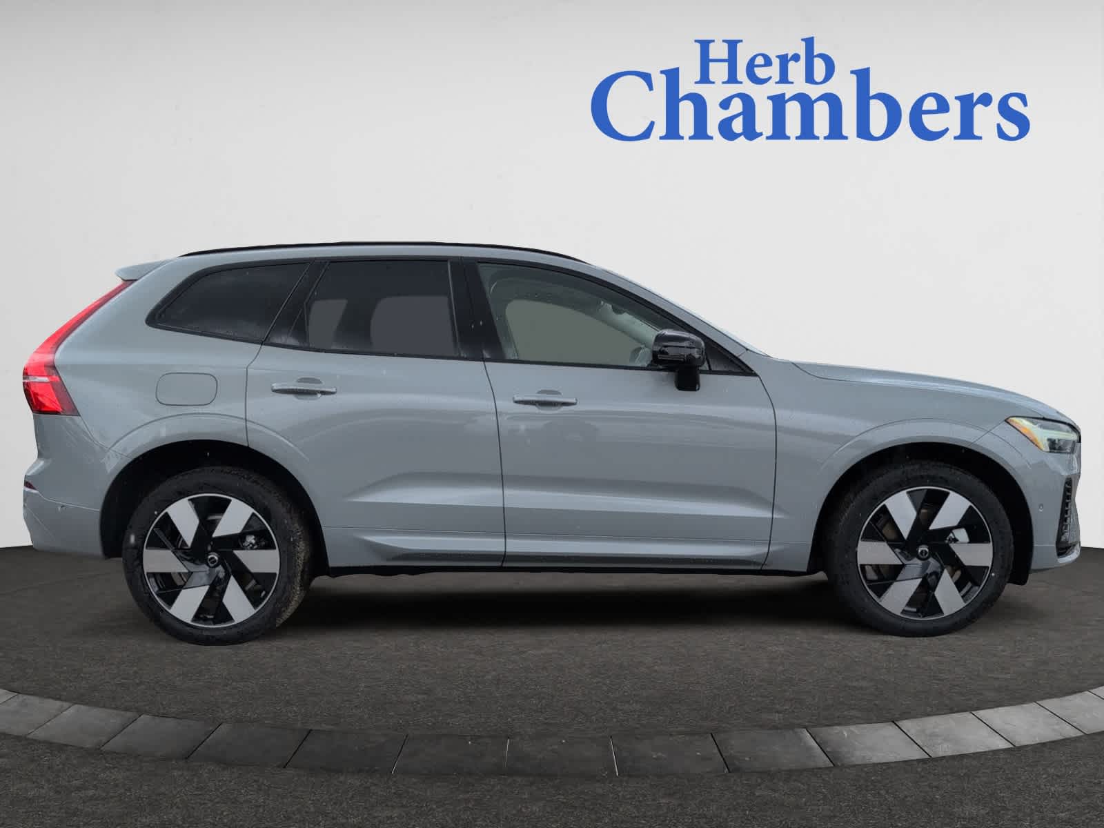 new 2025 Volvo XC60 plug-in hybrid car, priced at $67,405