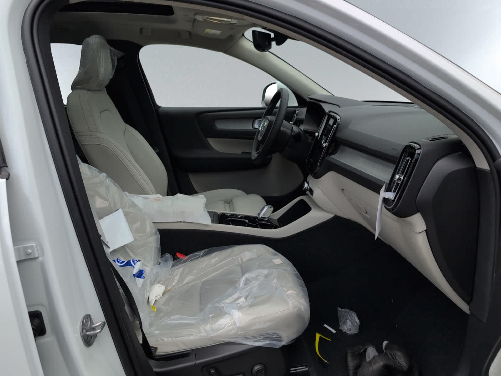 new 2025 Volvo XC40 car, priced at $49,810