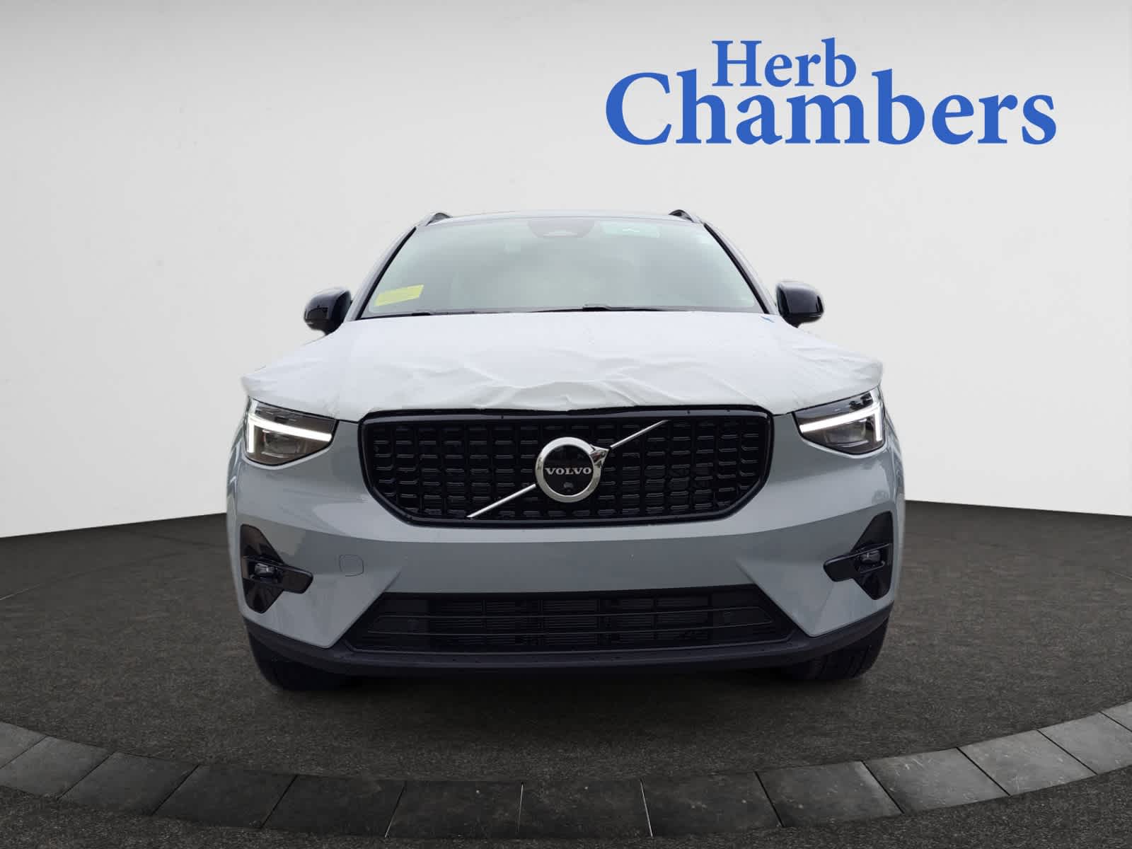 new 2025 Volvo XC40 car, priced at $51,040