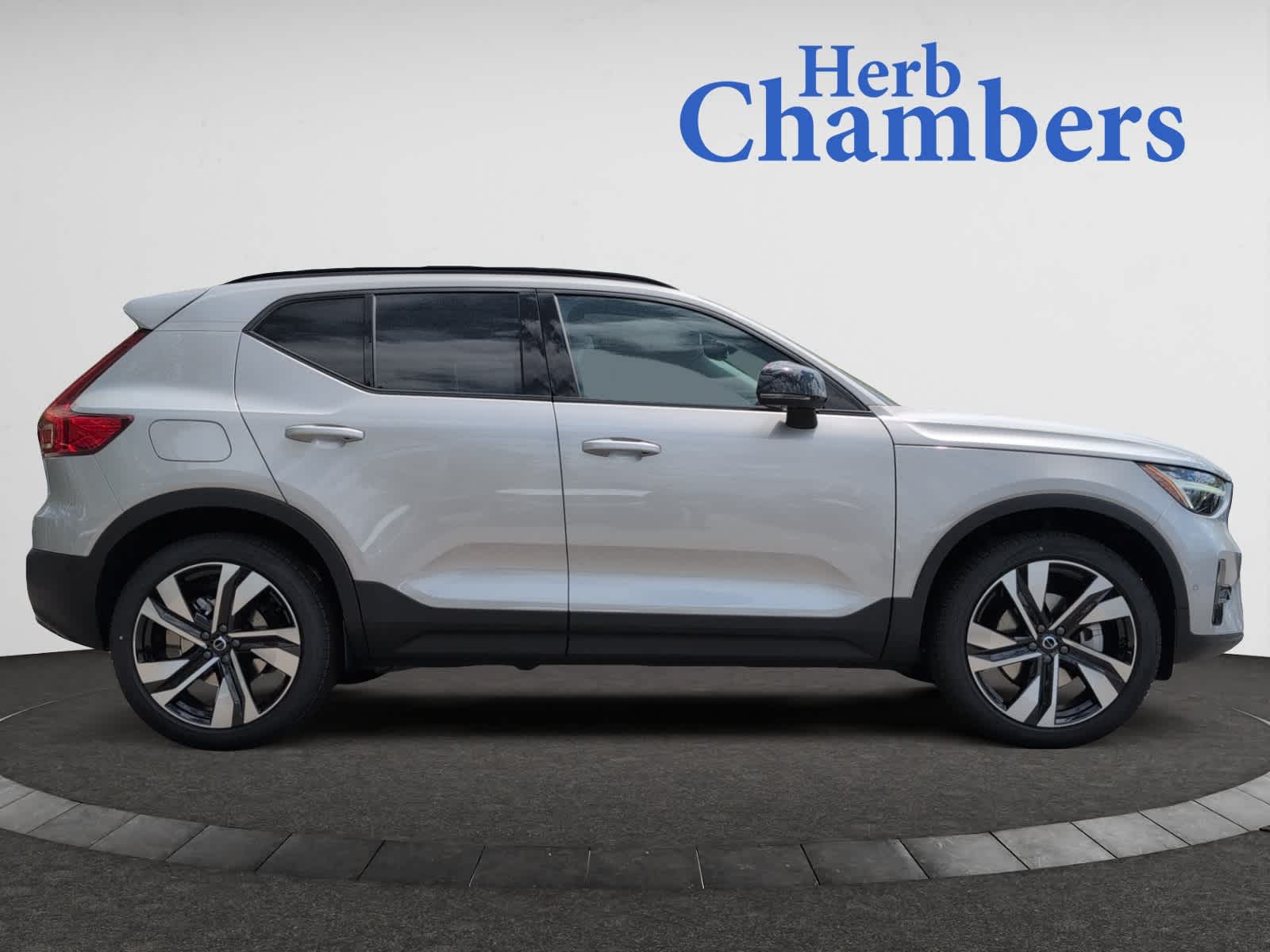 new 2025 Volvo XC40 car, priced at $51,060
