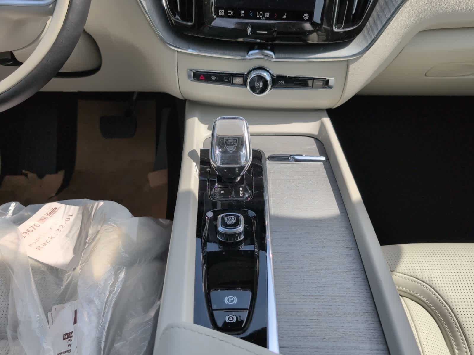 new 2025 Volvo XC60 car, priced at $60,660