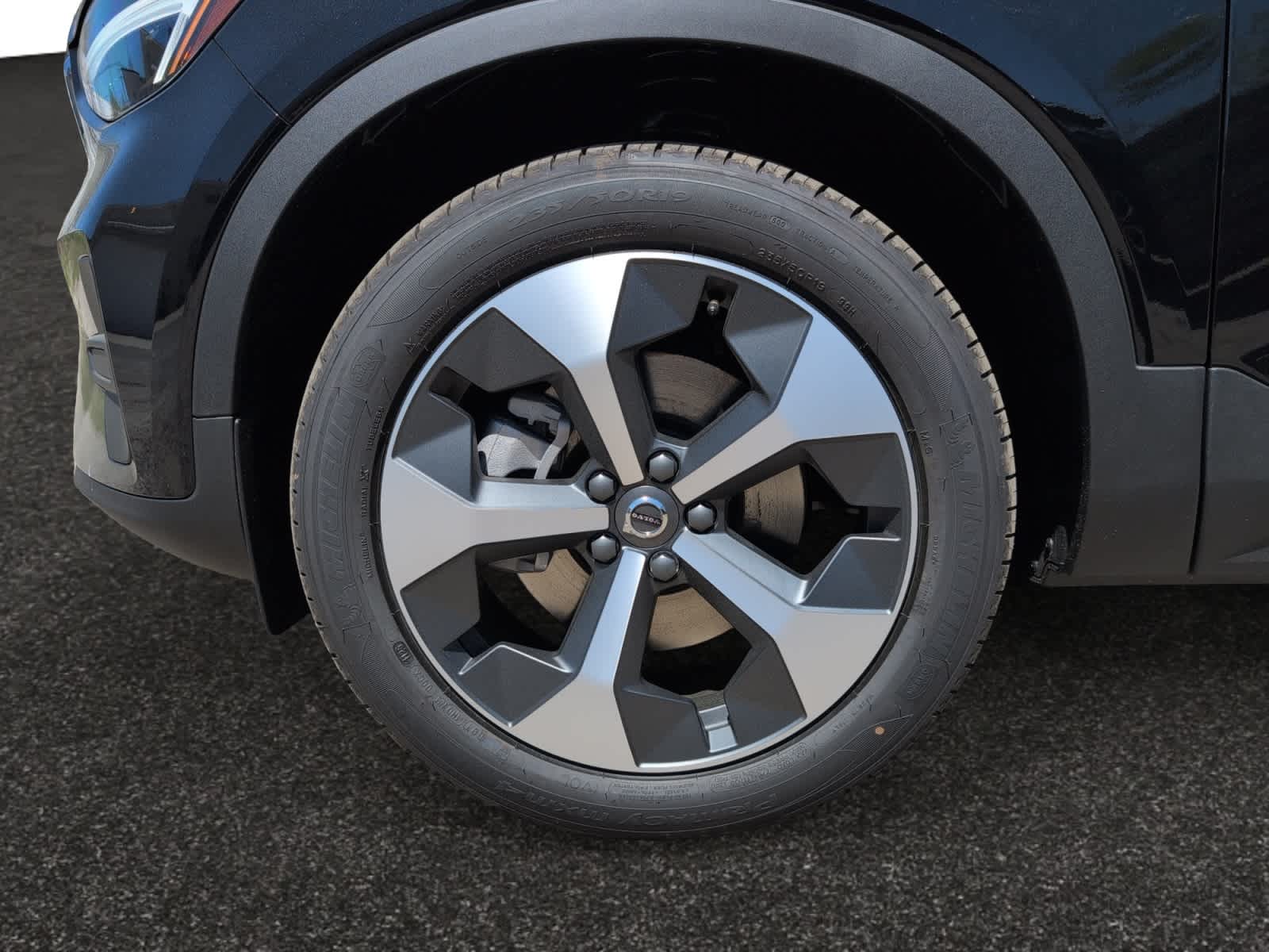 new 2025 Volvo XC40 car, priced at $46,035