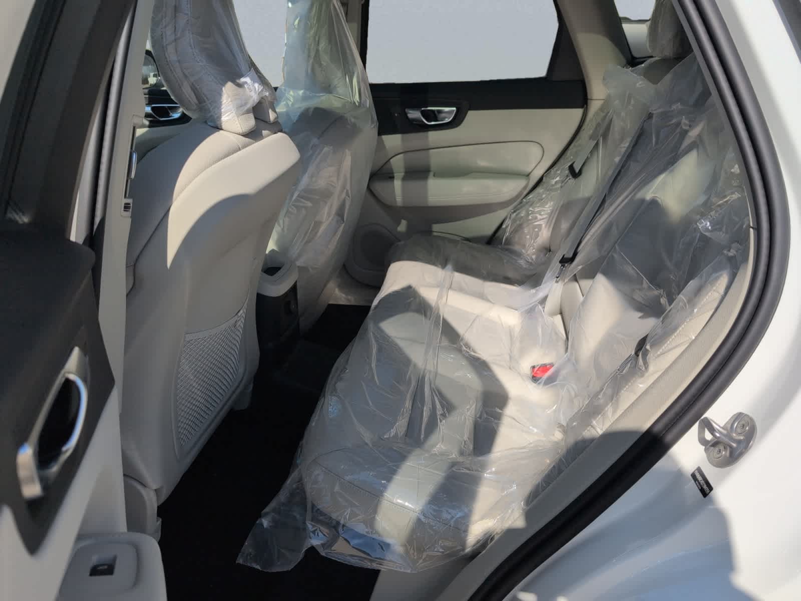 new 2025 Volvo XC60 plug-in hybrid car, priced at $66,260