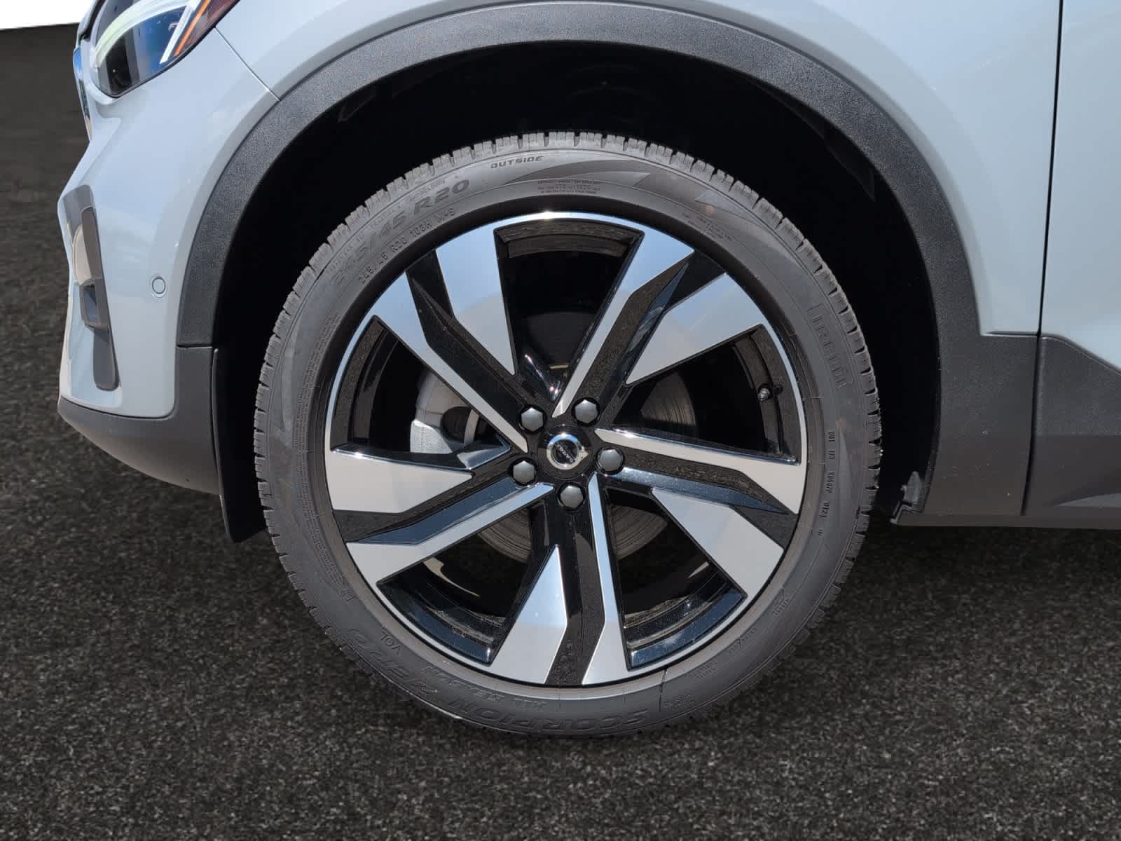new 2024 Volvo XC40 car, priced at $52,410