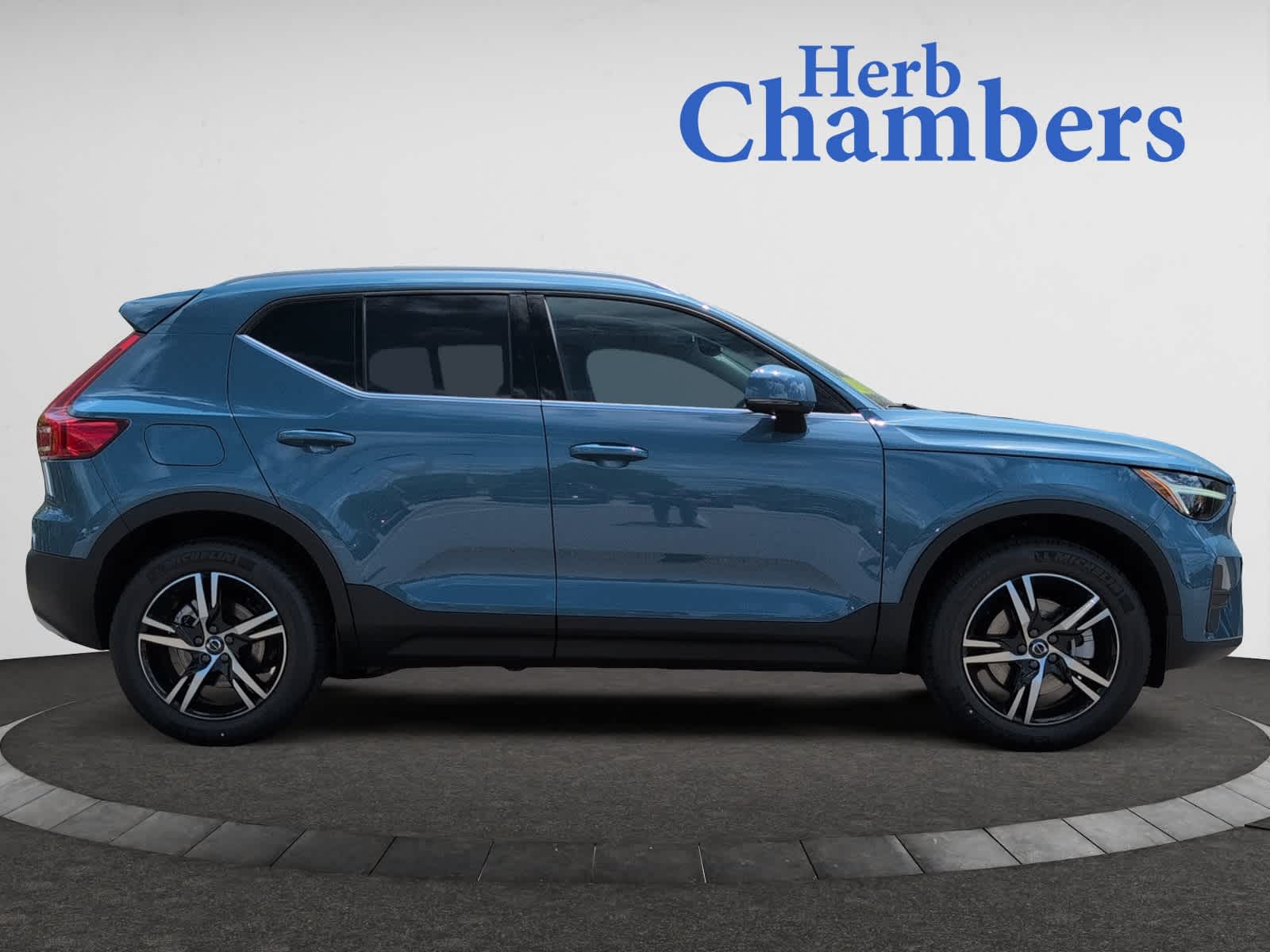 new 2025 Volvo XC40 car, priced at $43,595