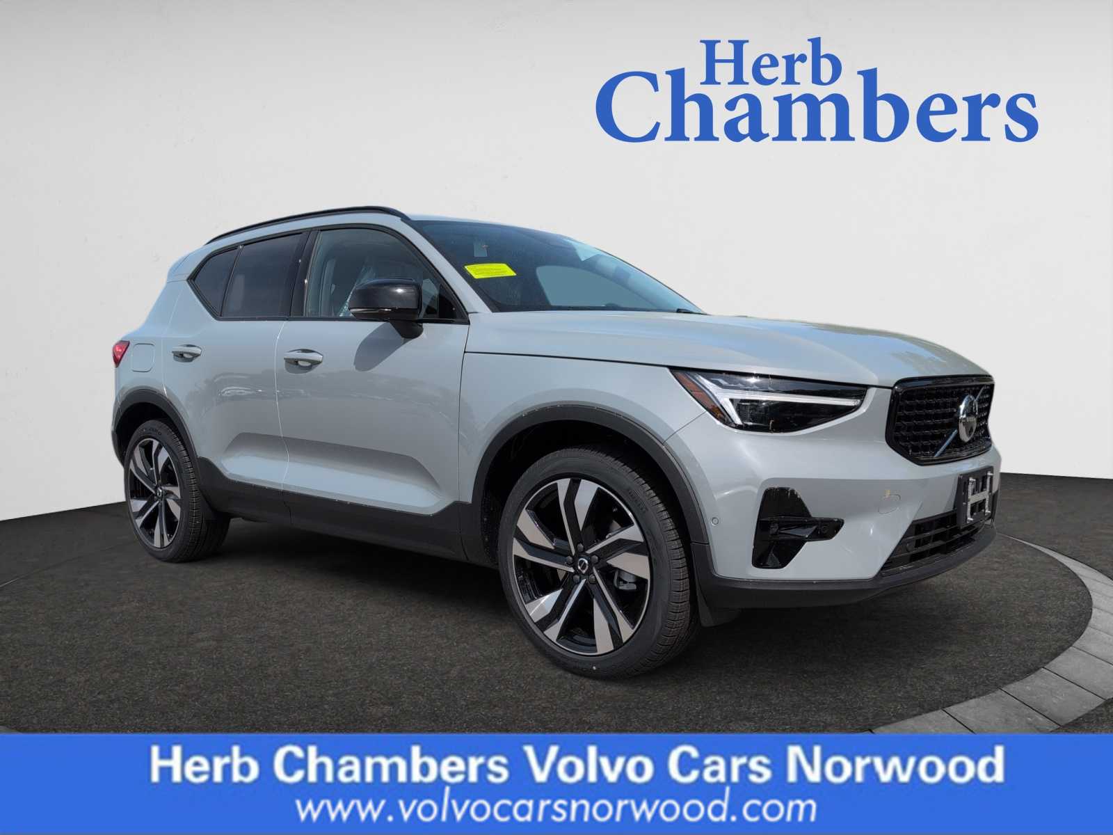 new 2025 Volvo XC40 car, priced at $49,810