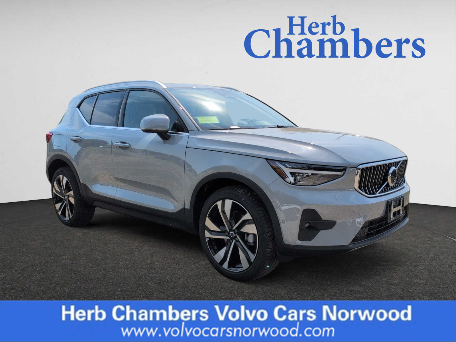 new 2025 Volvo XC40 car, priced at $51,040