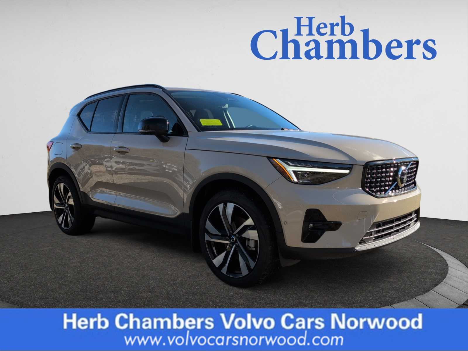 new 2025 Volvo XC40 car, priced at $53,435