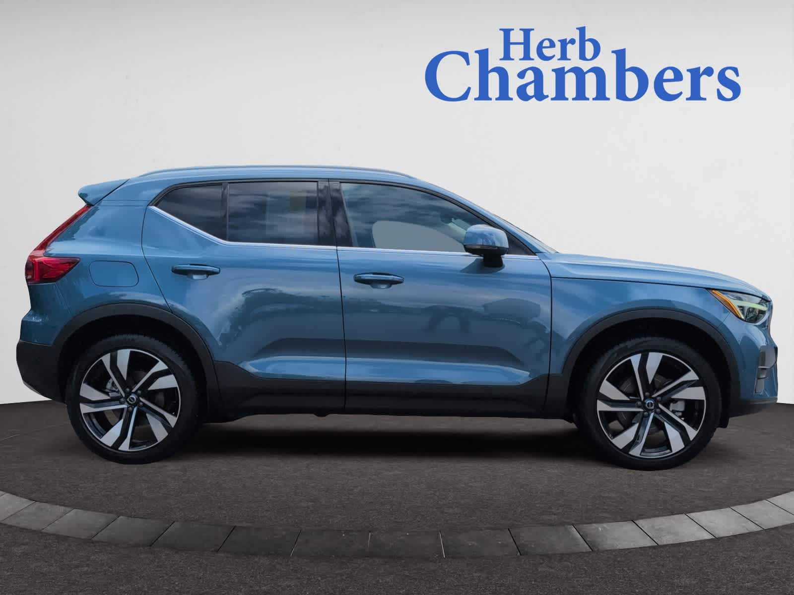 used 2024 Volvo XC40 B5 A ULT car, priced at $44,998