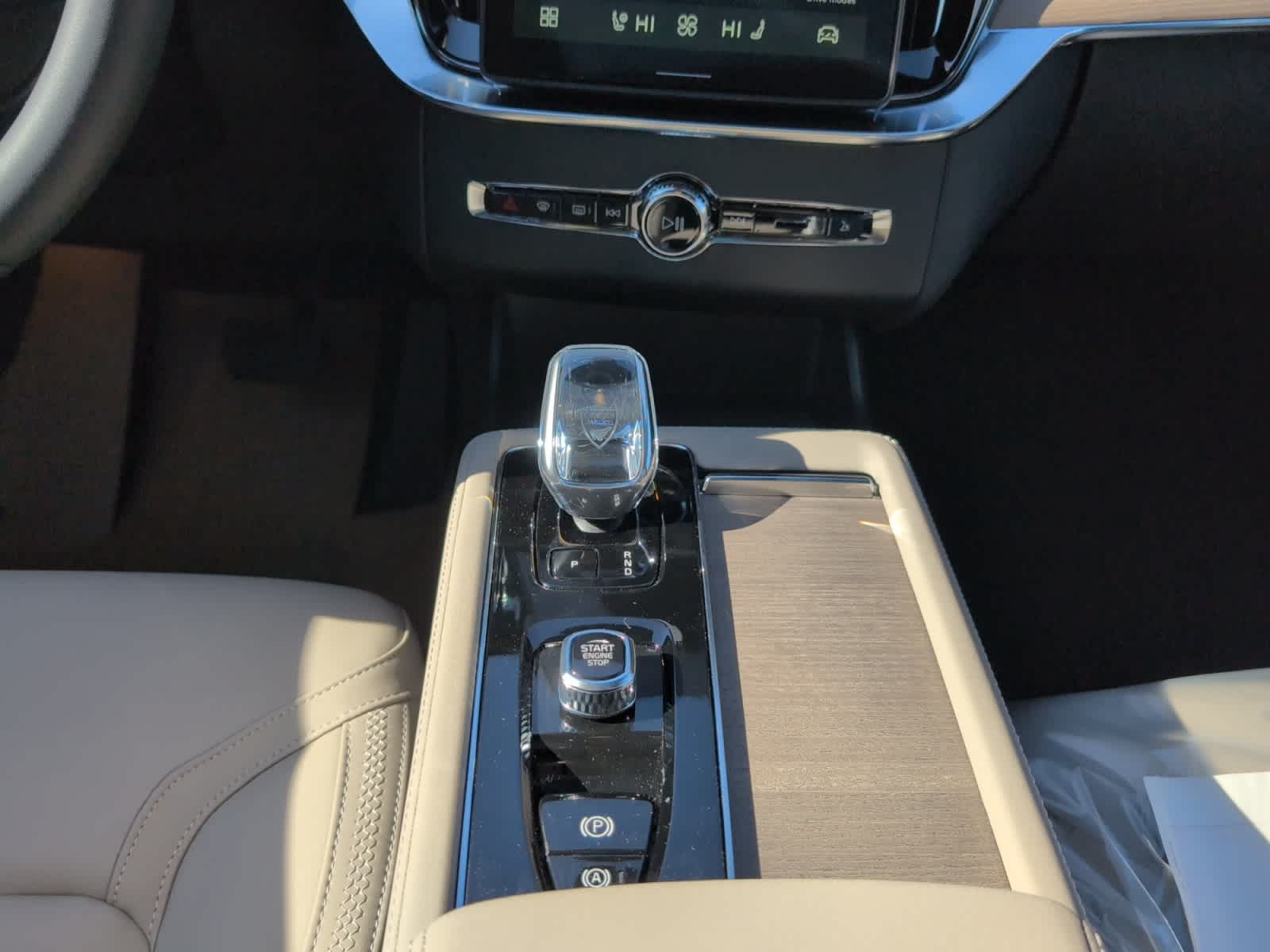new 2025 Volvo XC90 plug-in hybrid car, priced at $77,895