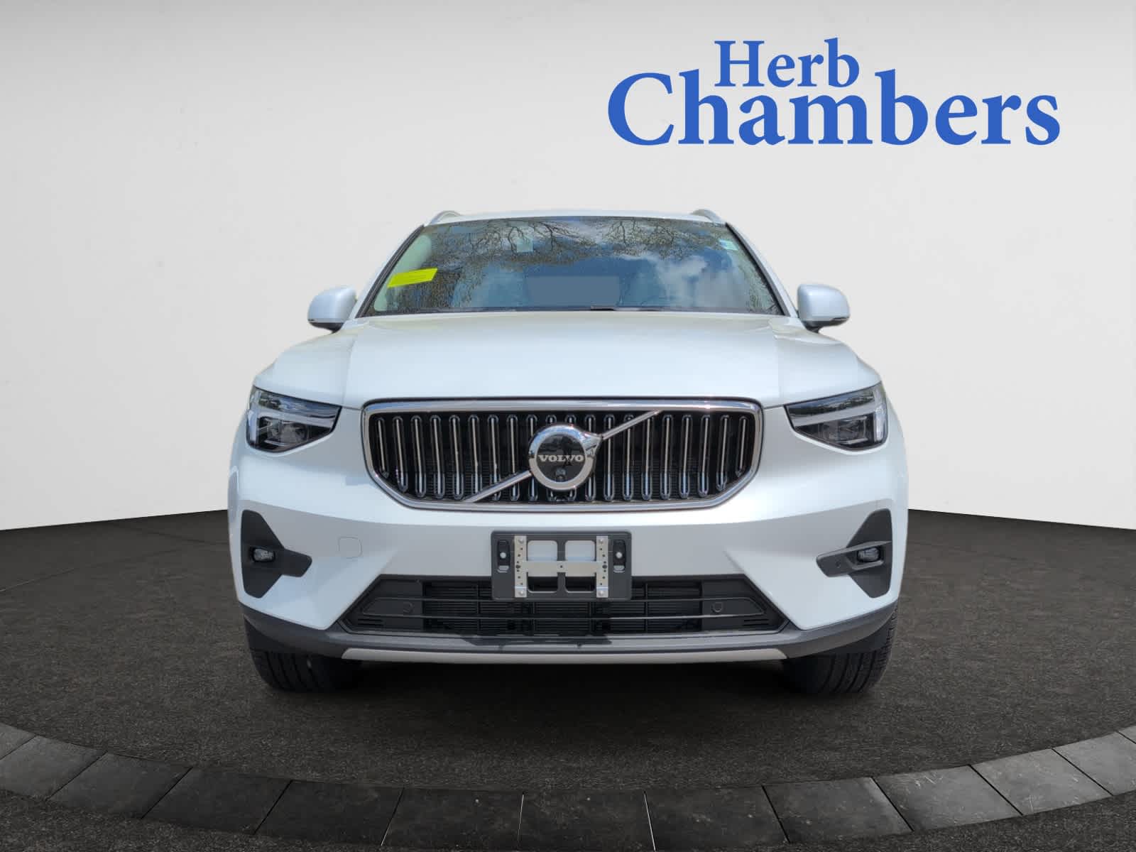 new 2025 Volvo XC40 car, priced at $52,235