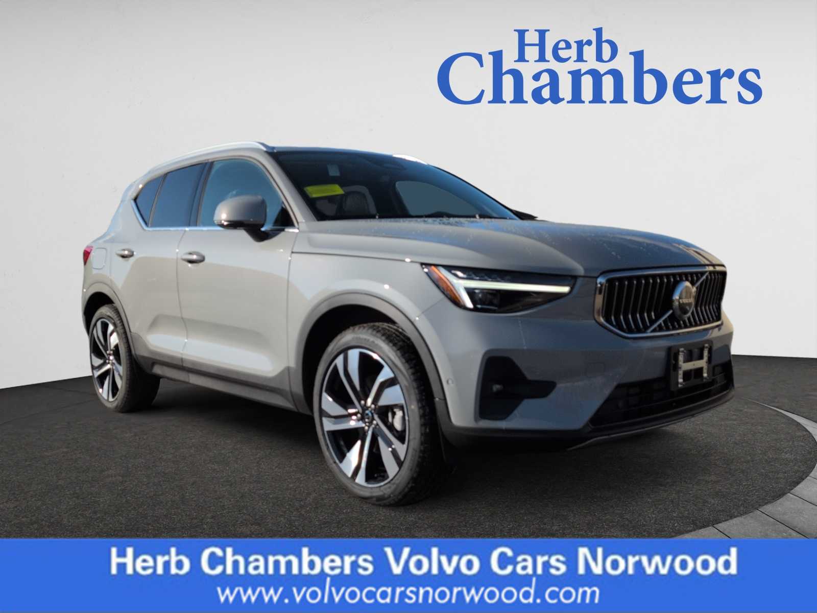 new 2025 Volvo XC40 car, priced at $51,040