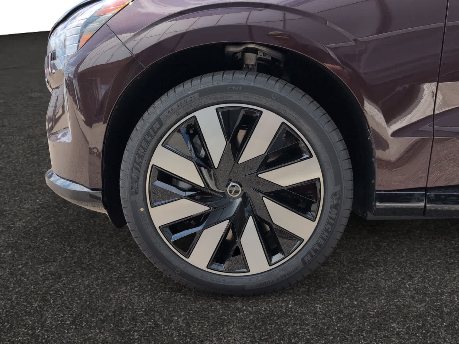 new 2025 Volvo EX90 car, priced at $92,235