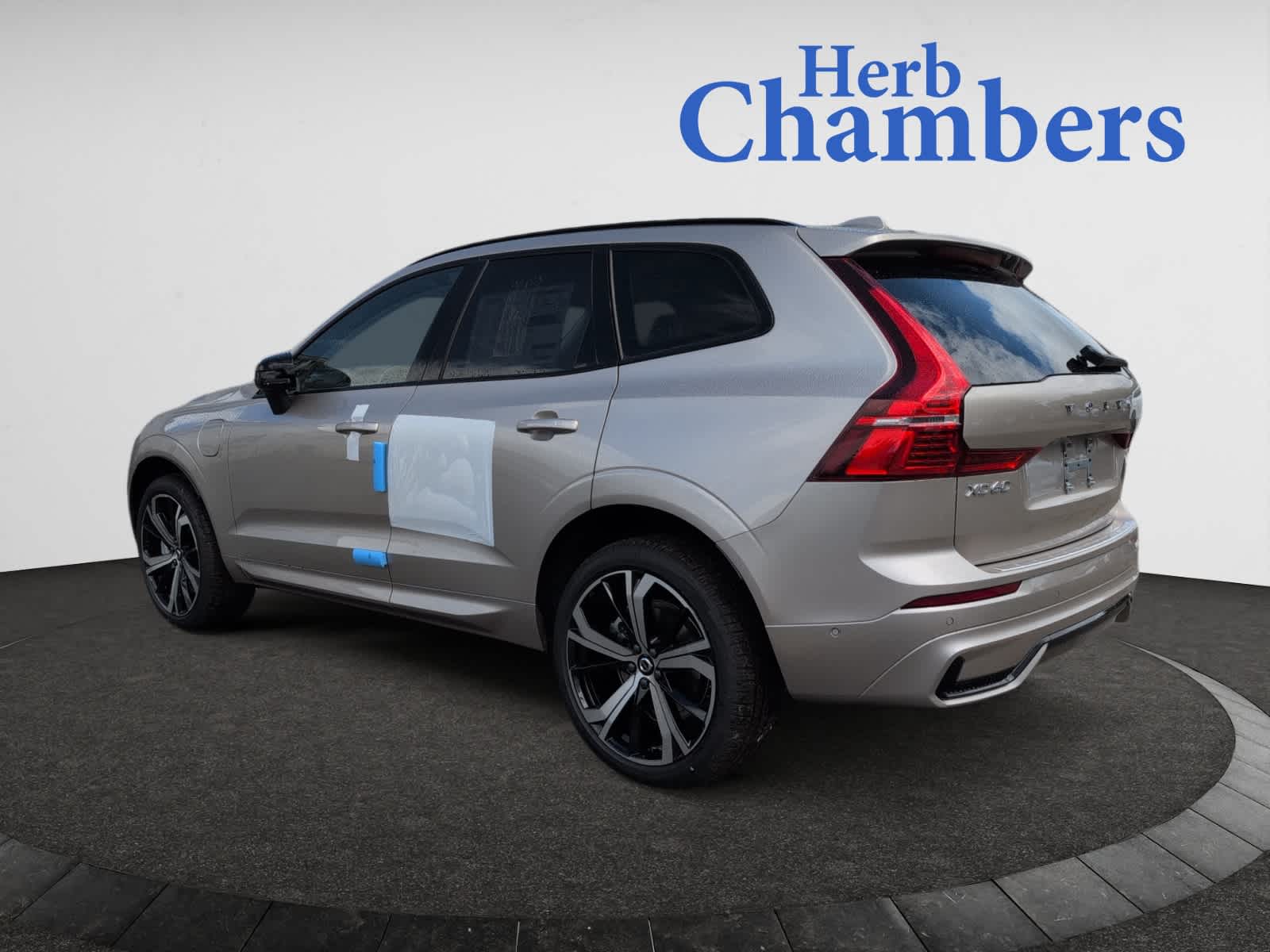 new 2025 Volvo XC60 plug-in hybrid car, priced at $71,510
