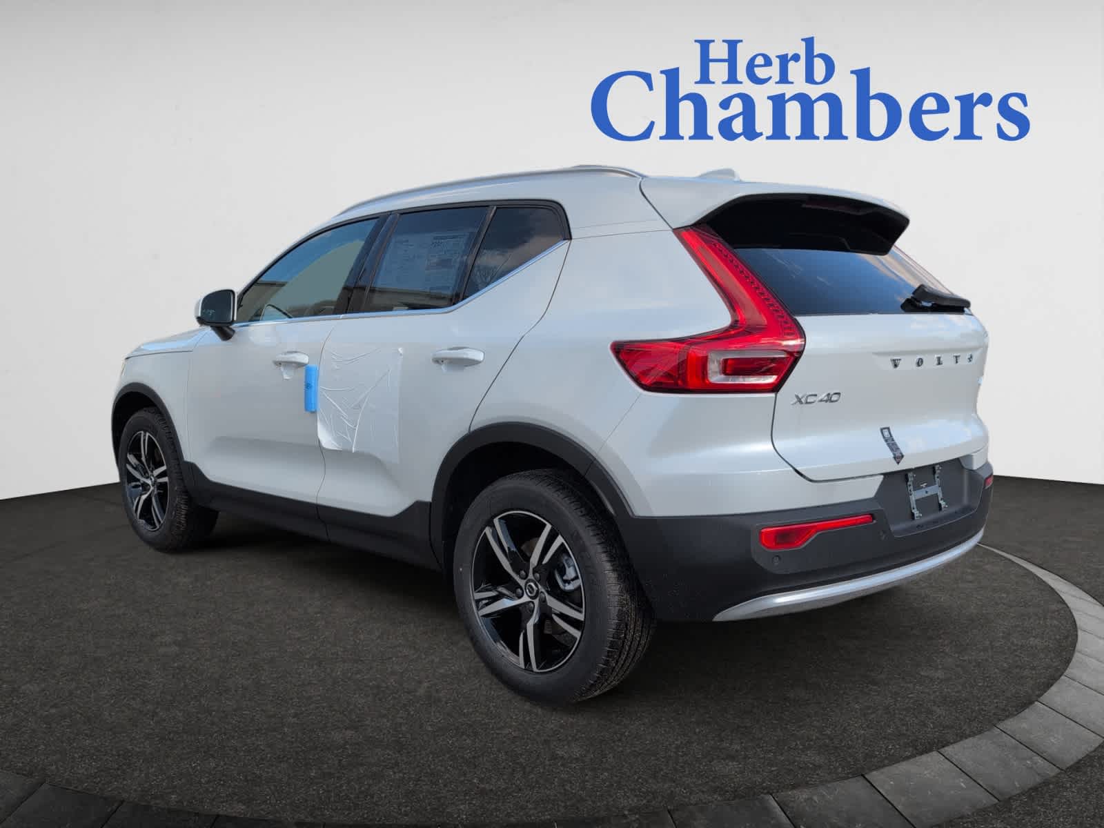 new 2025 Volvo XC40 car, priced at $44,000