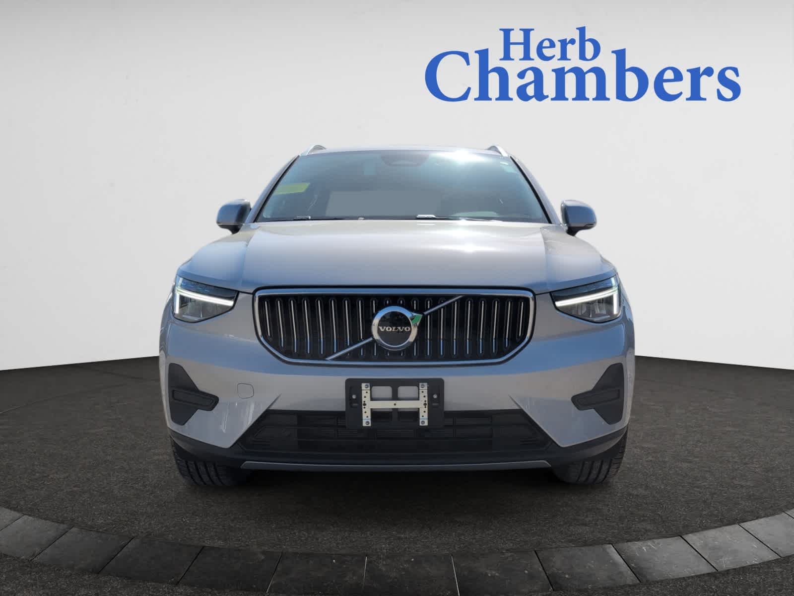 new 2025 Volvo XC40 car, priced at $43,045