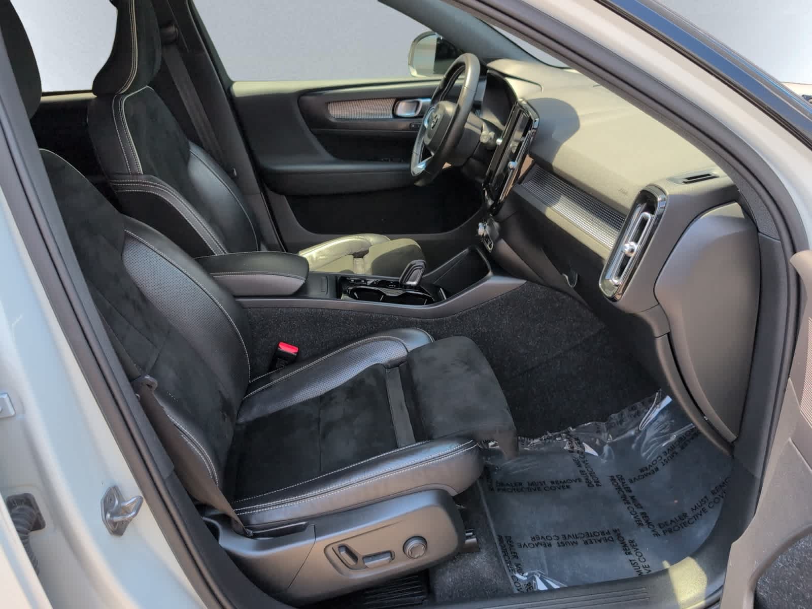 used 2021 Volvo XC40 car, priced at $24,998