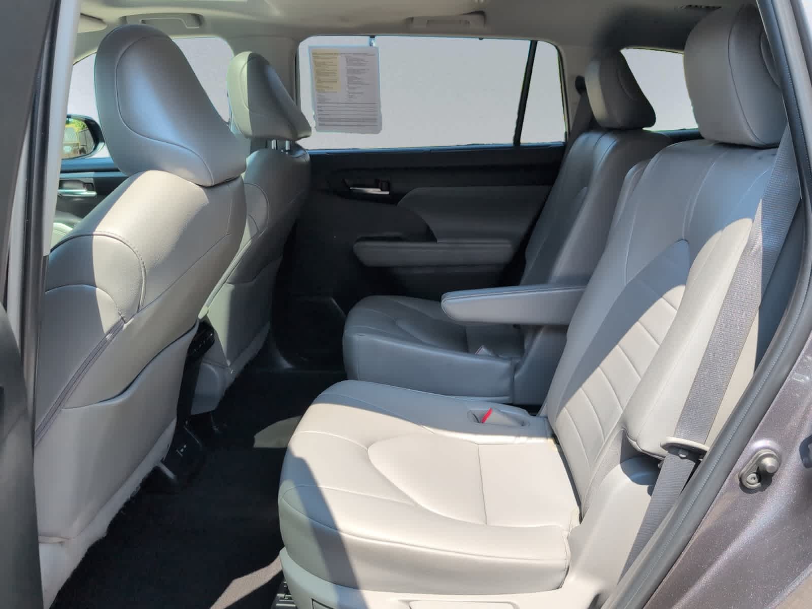 used 2022 Toyota Highlander car, priced at $37,998