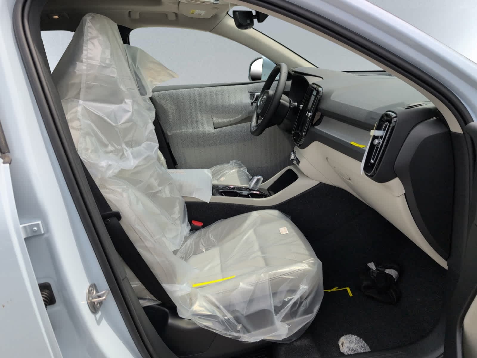 new 2025 Volvo XC40 car, priced at $49,810