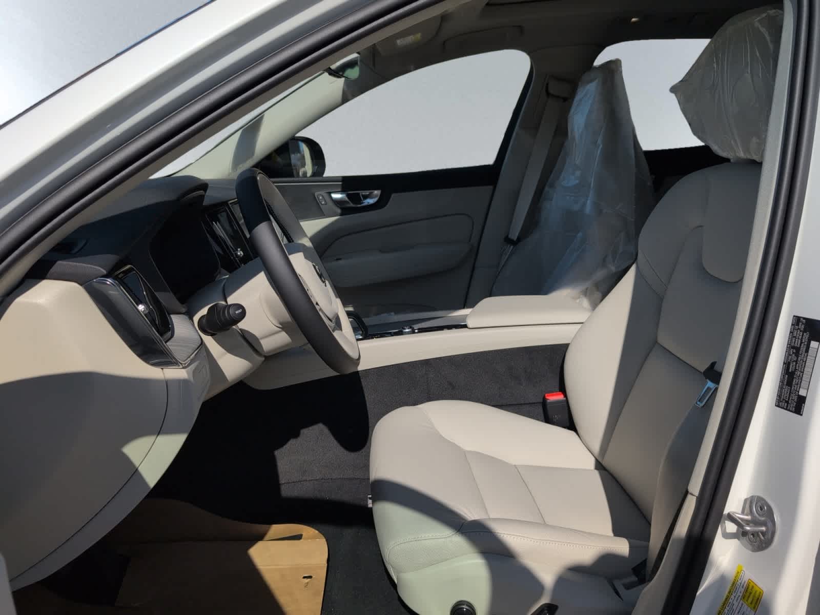 new 2025 Volvo XC60 plug-in hybrid car, priced at $66,260