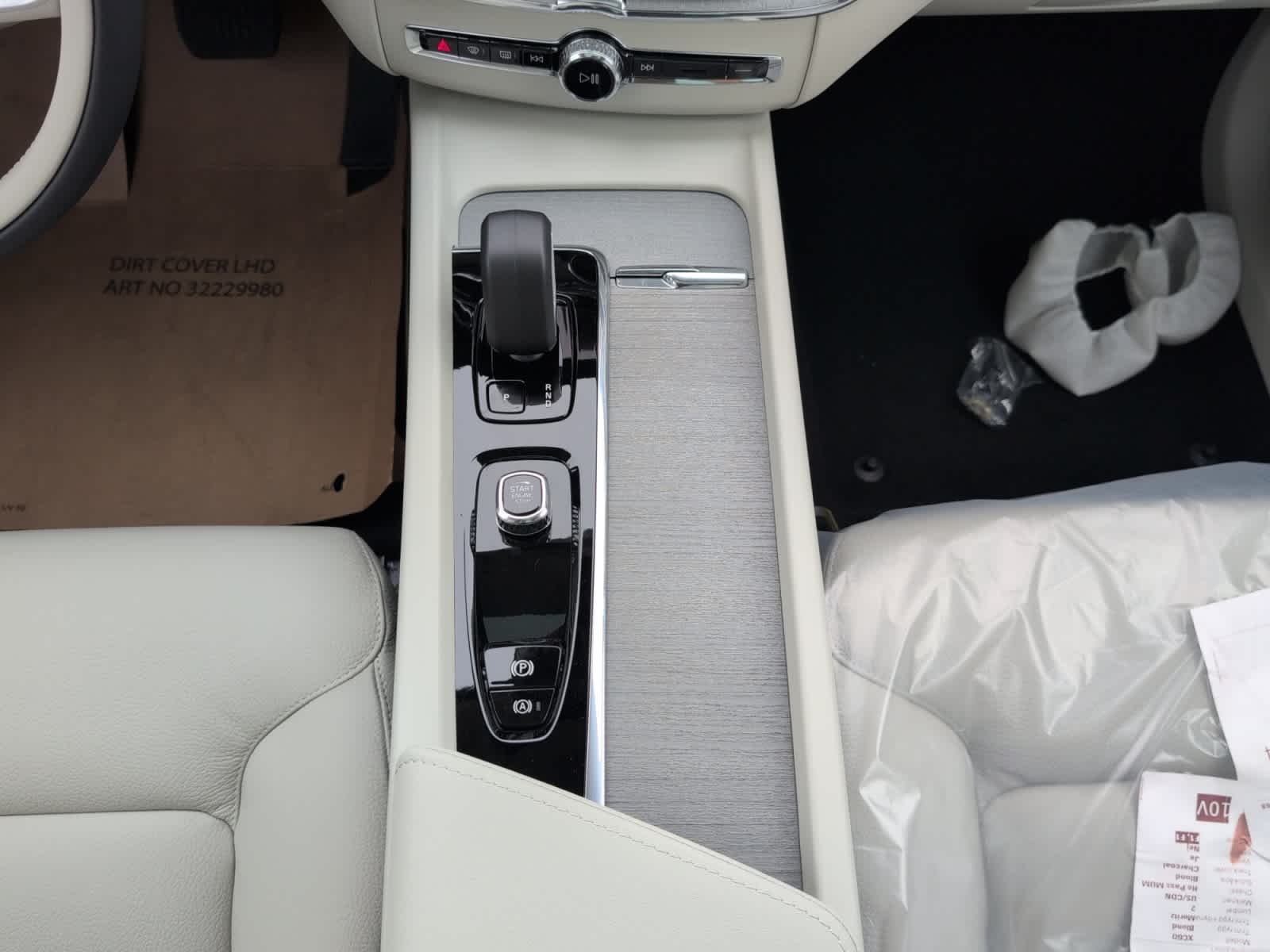 new 2025 Volvo XC60 car, priced at $55,360
