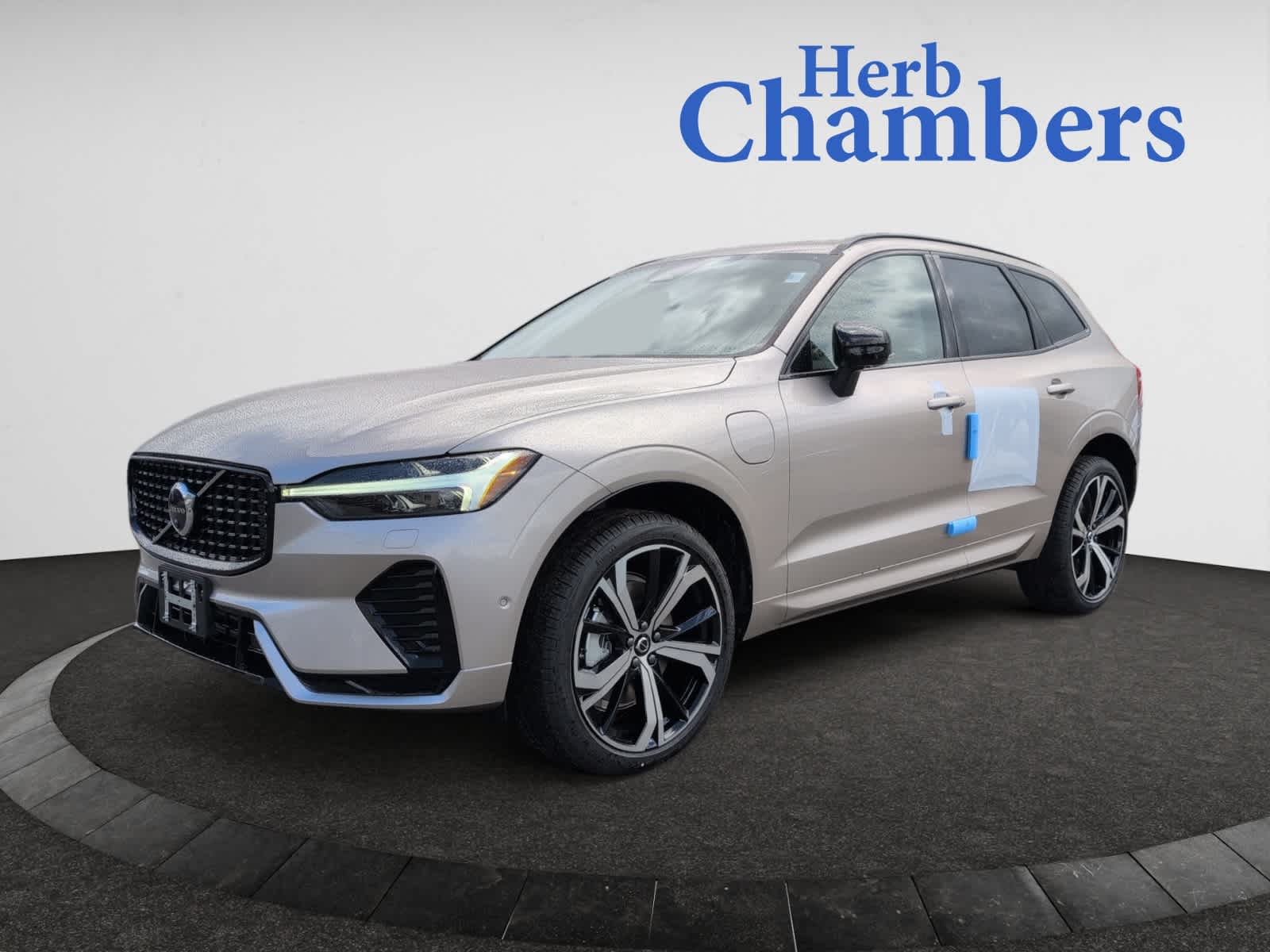 new 2025 Volvo XC60 plug-in hybrid car, priced at $71,510