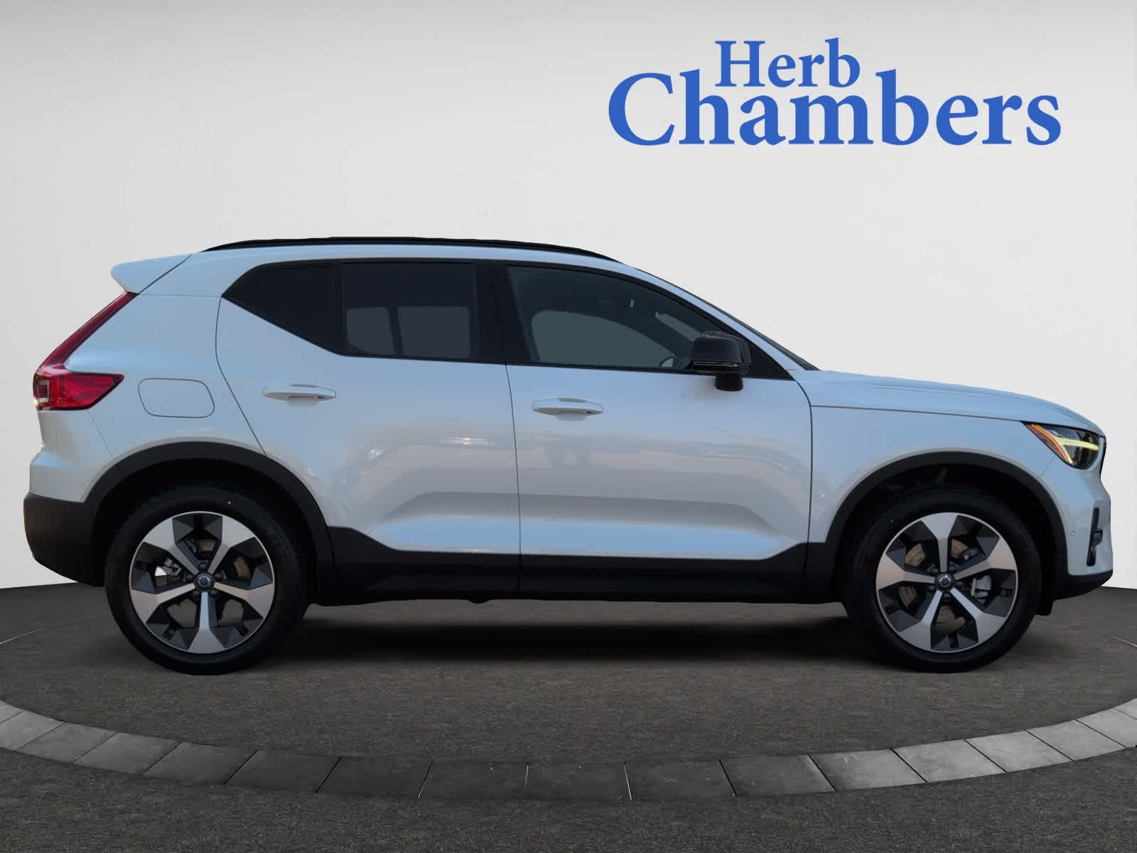 new 2025 Volvo XC40 car, priced at $47,215