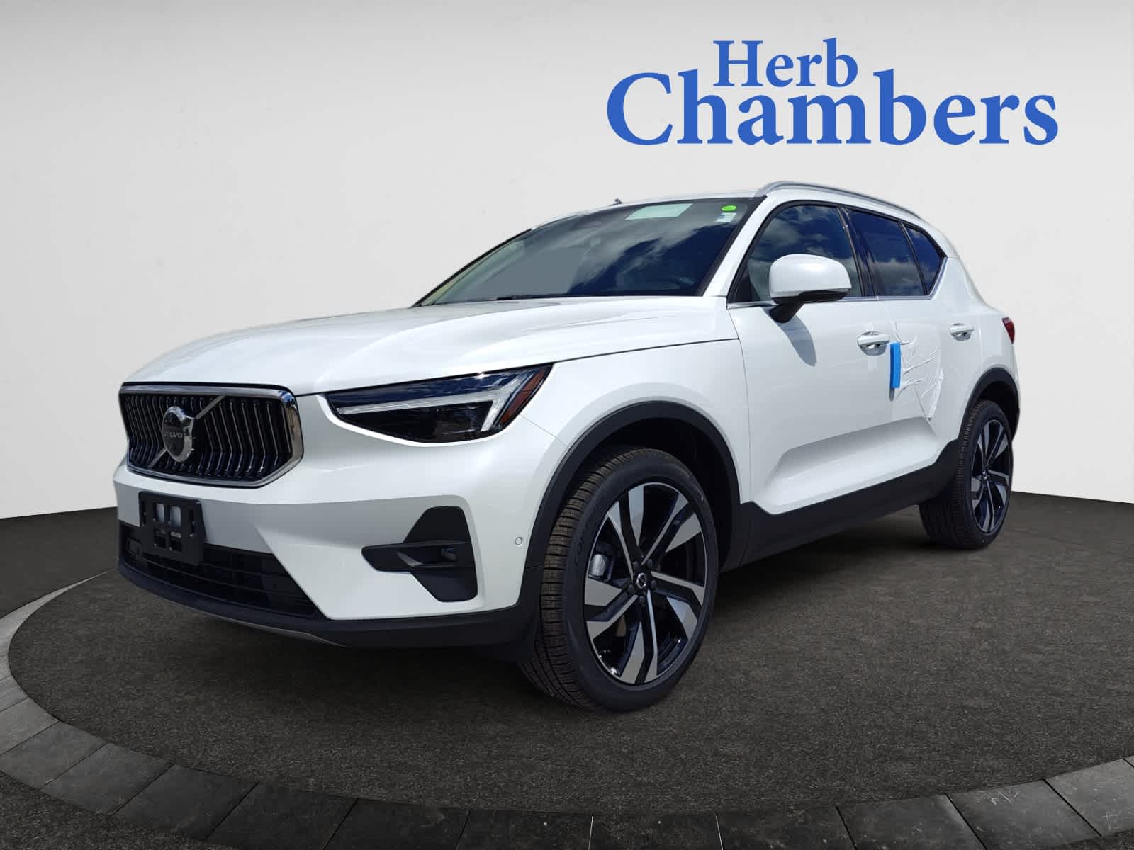 new 2025 Volvo XC40 car, priced at $51,550