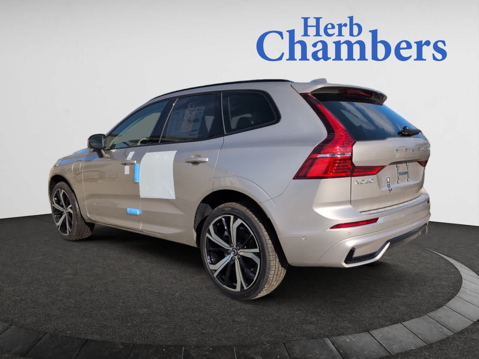 new 2025 Volvo XC60 plug-in hybrid car, priced at $71,485