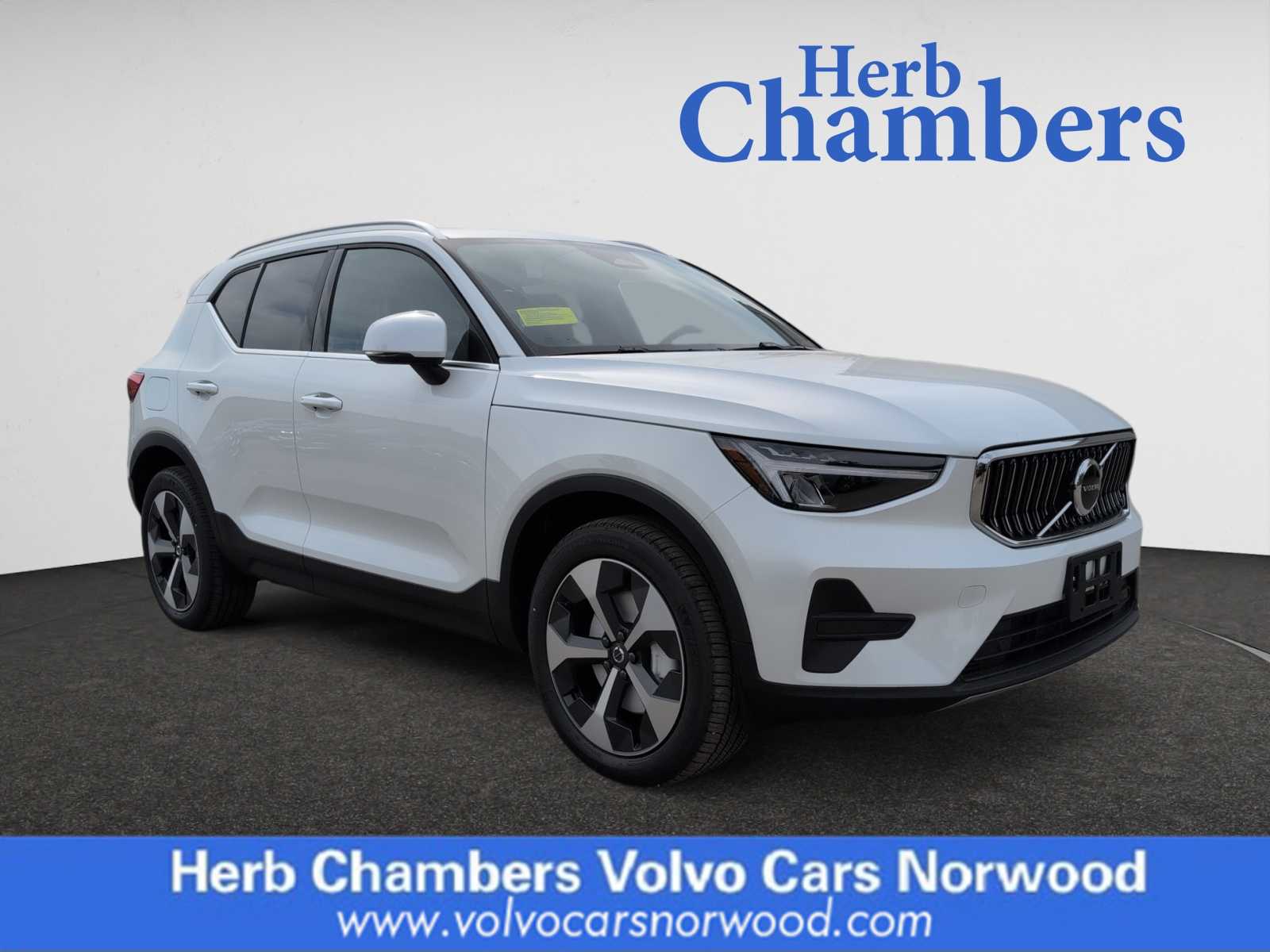 new 2025 Volvo XC40 car, priced at $46,465