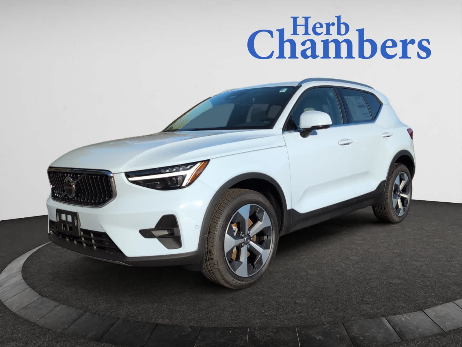 new 2025 Volvo XC40 car, priced at $48,315