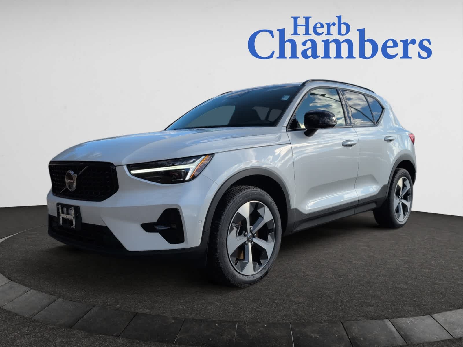 new 2025 Volvo XC40 car, priced at $48,315