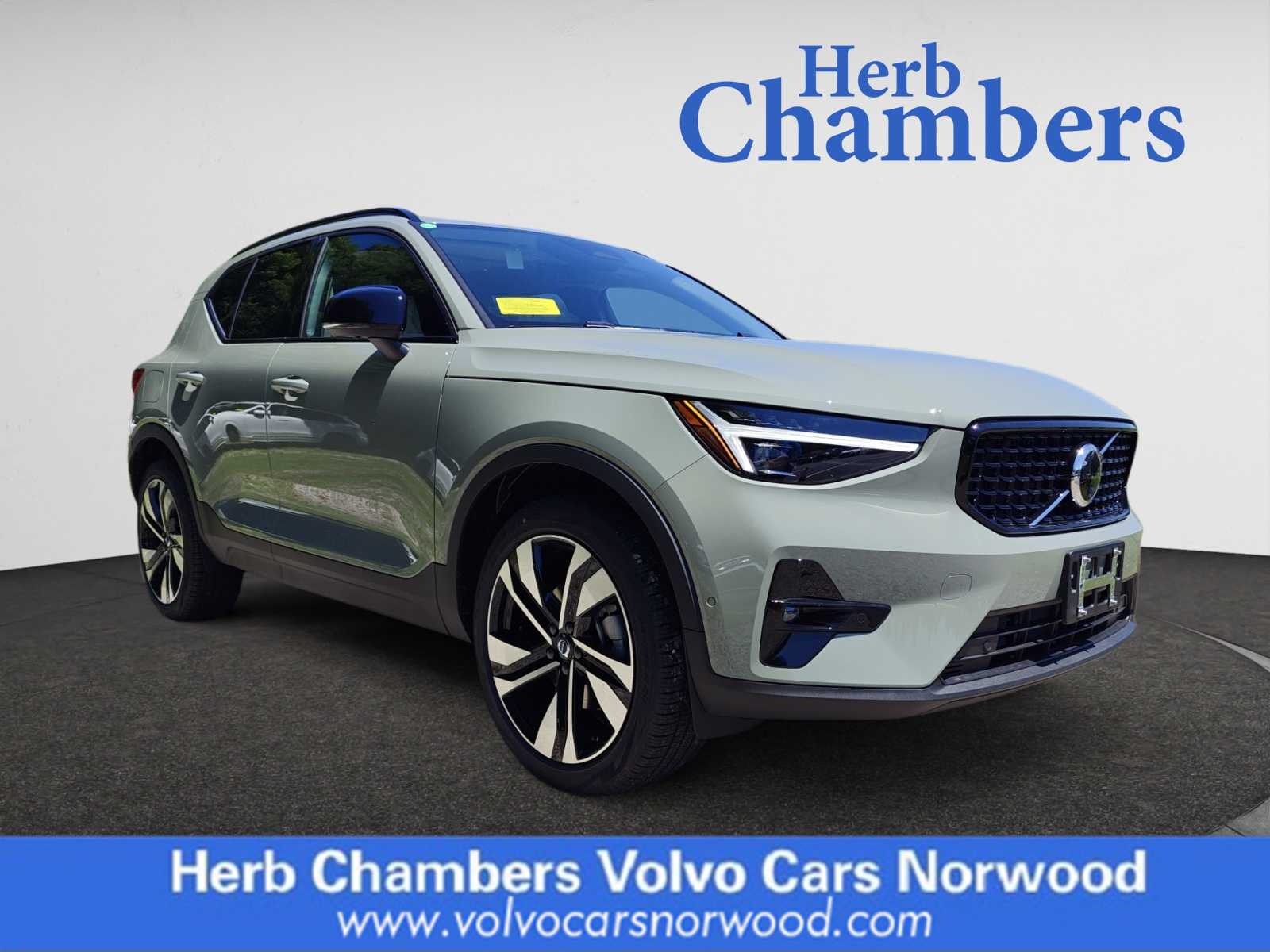 new 2025 Volvo XC40 car, priced at $50,375