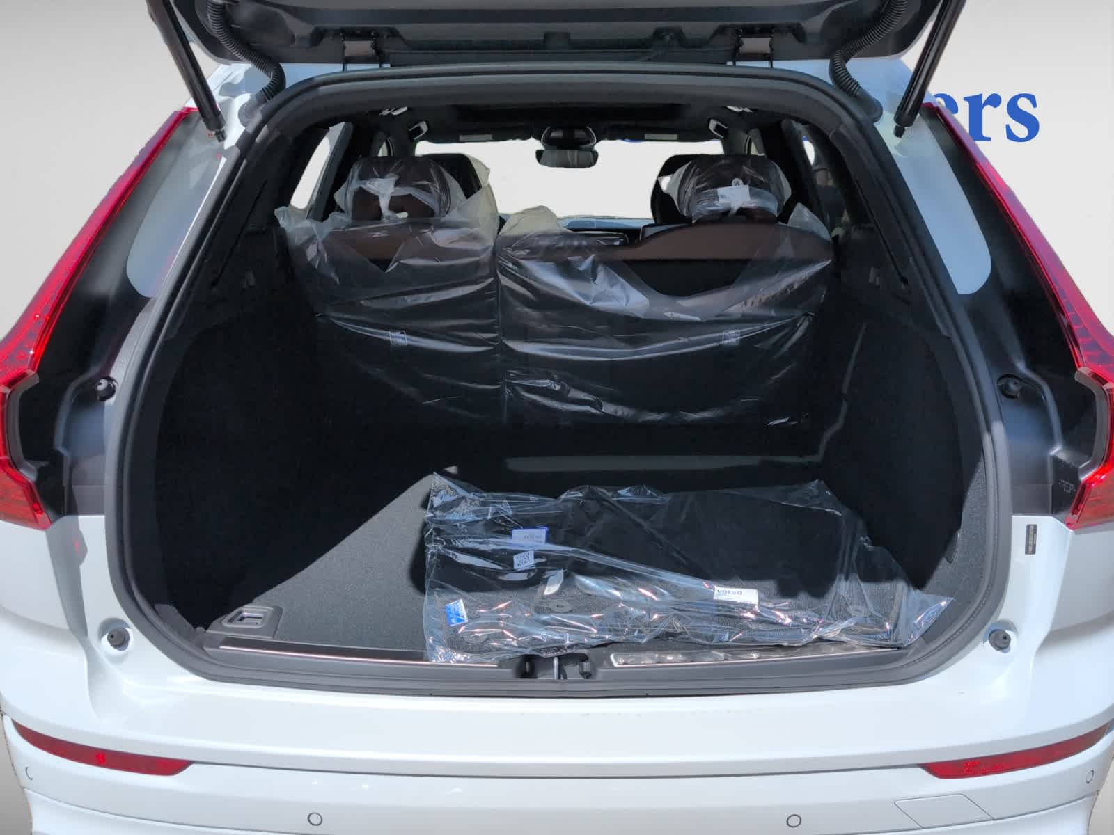 new 2025 Volvo XC60 car, priced at $54,545