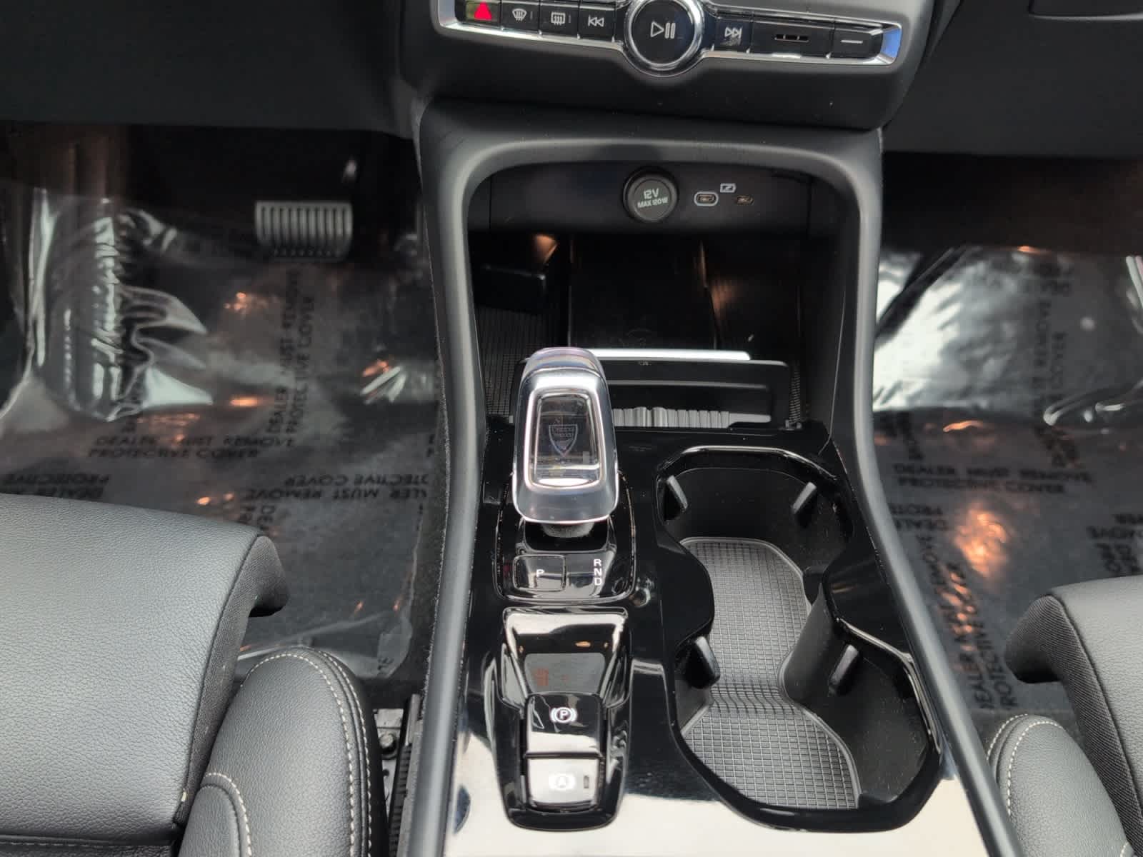 used 2024 Volvo XC40 car, priced at $41,998