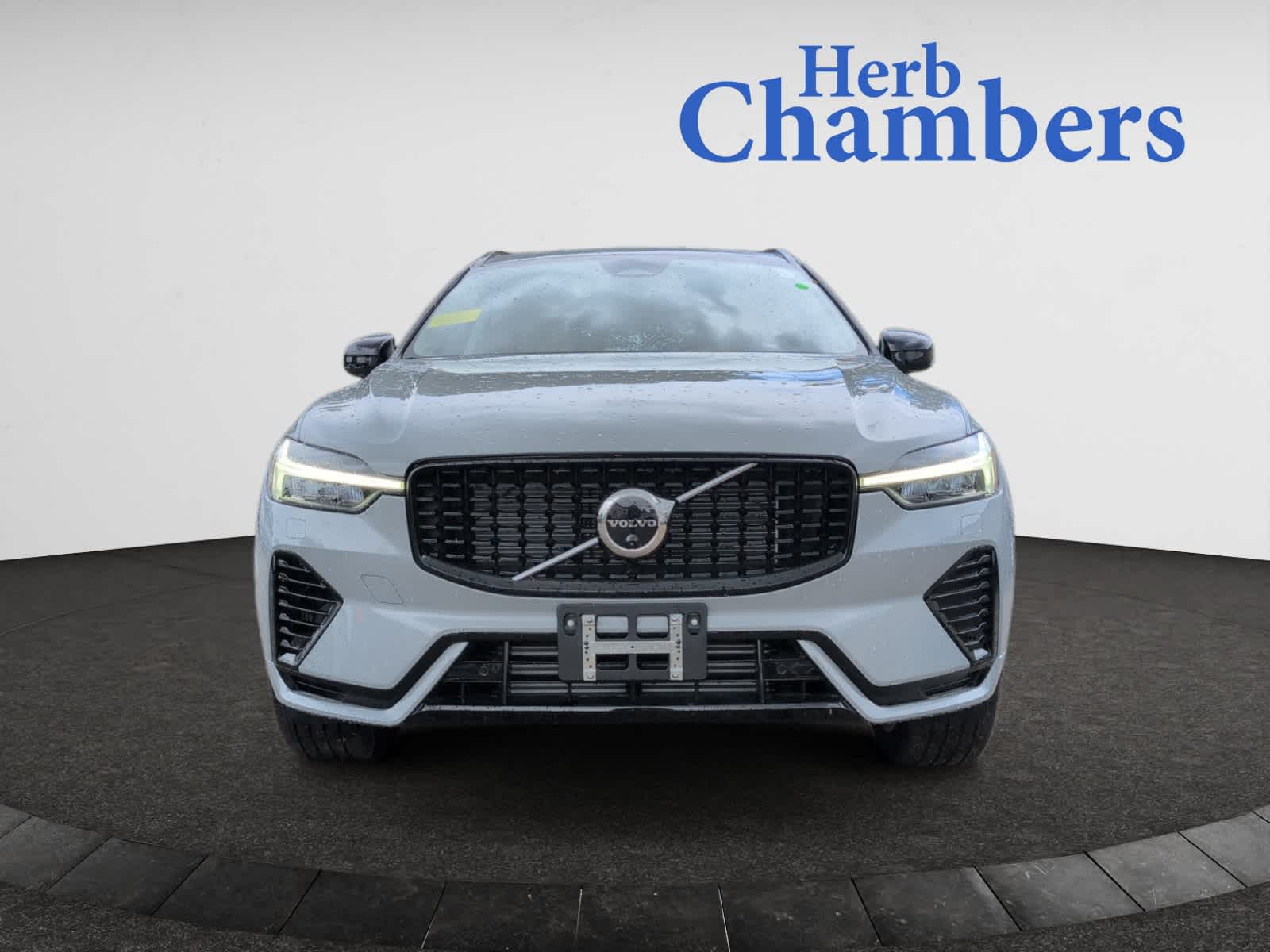 new 2025 Volvo XC60 plug-in hybrid car, priced at $67,405