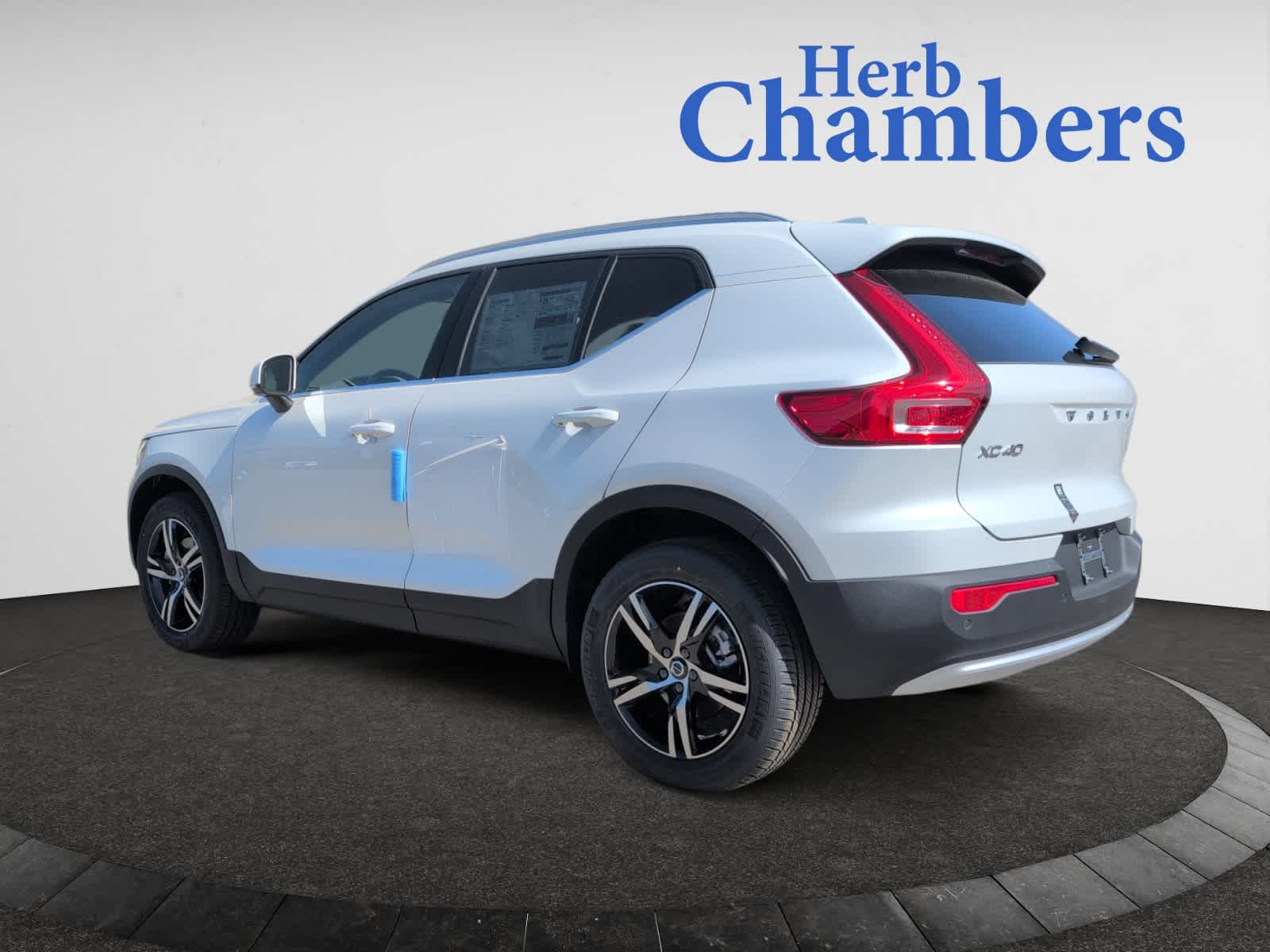 new 2025 Volvo XC40 car, priced at $42,365