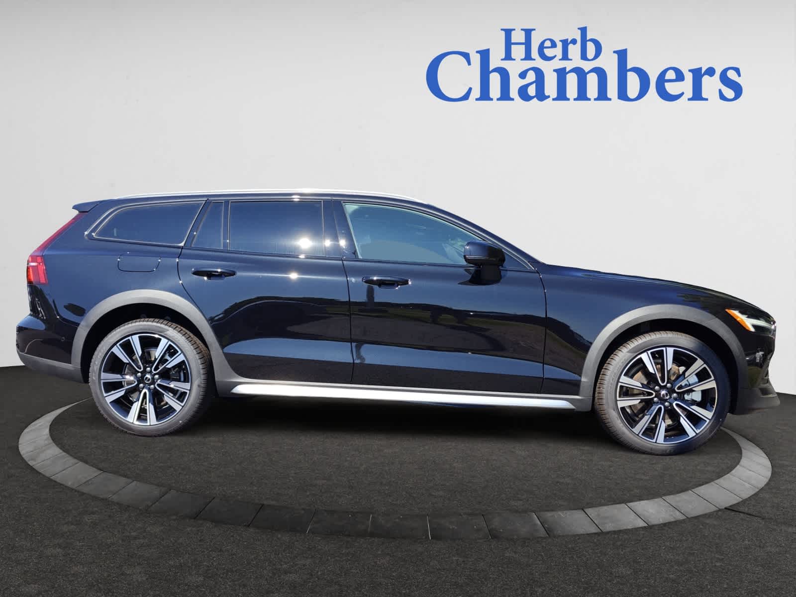 new 2024 Volvo V60 Cross Country car, priced at $61,925