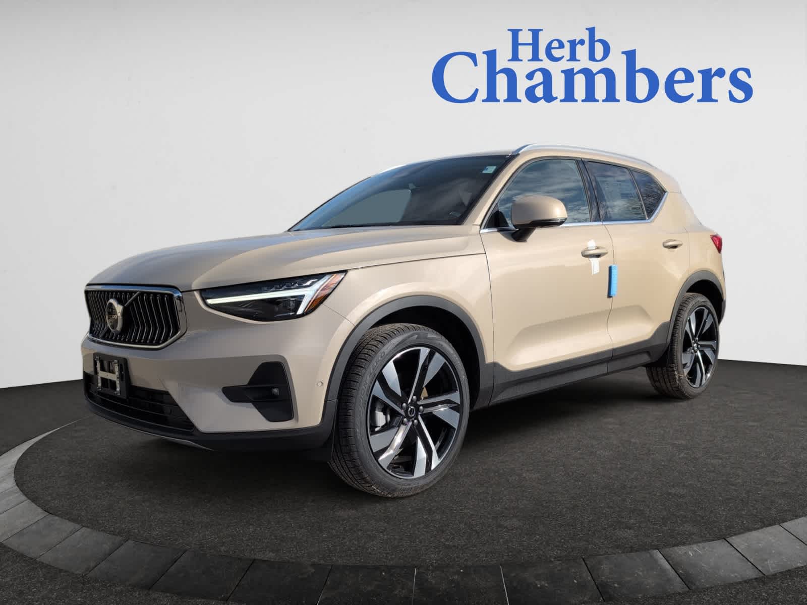 new 2025 Volvo XC40 car, priced at $51,550