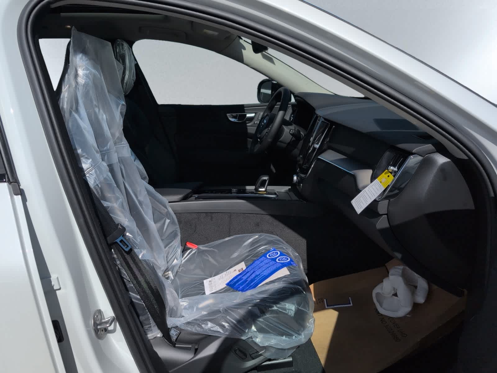 new 2025 Volvo XC60 car, priced at $50,300