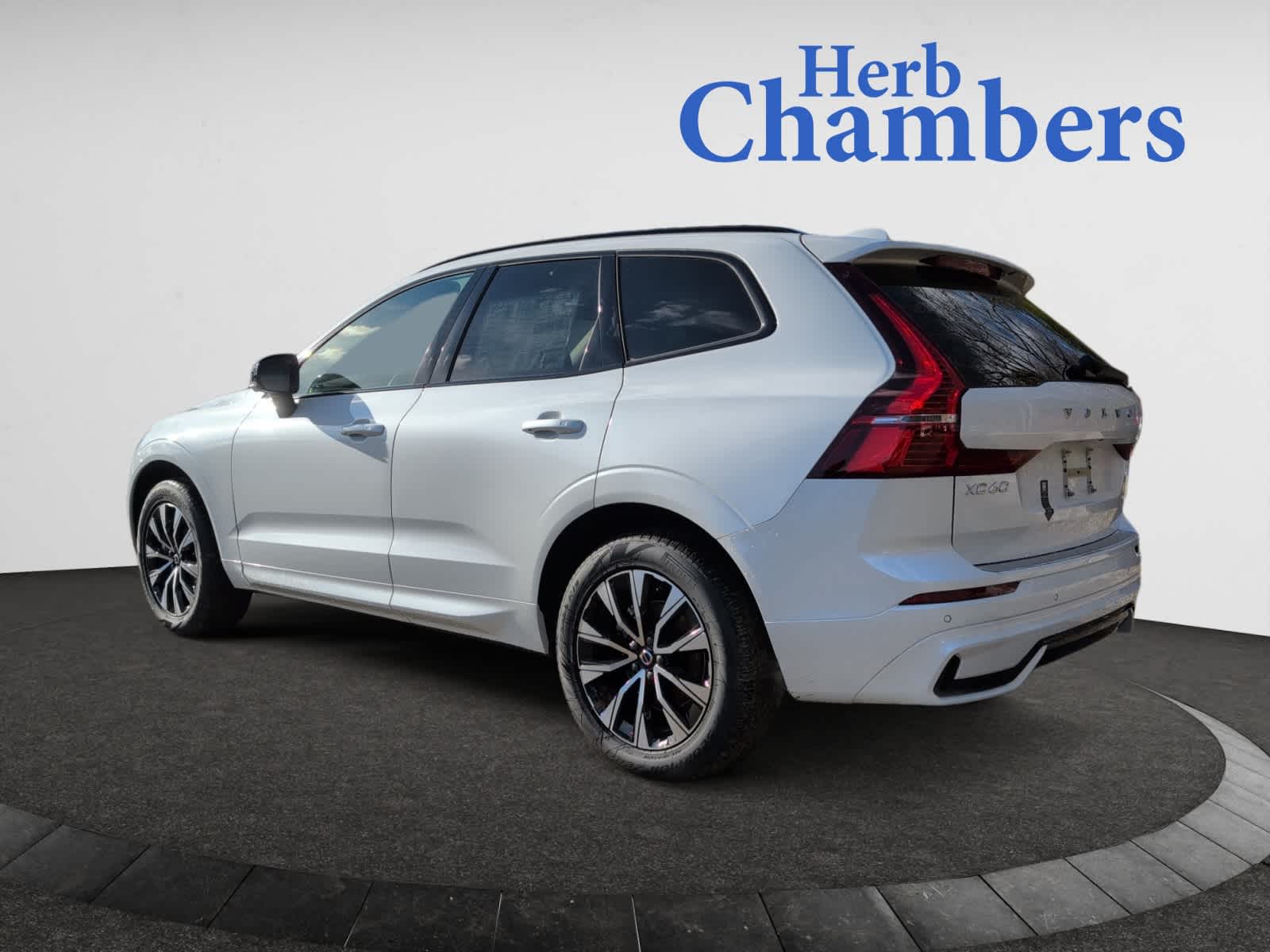 new 2025 Volvo XC60 car, priced at $51,075