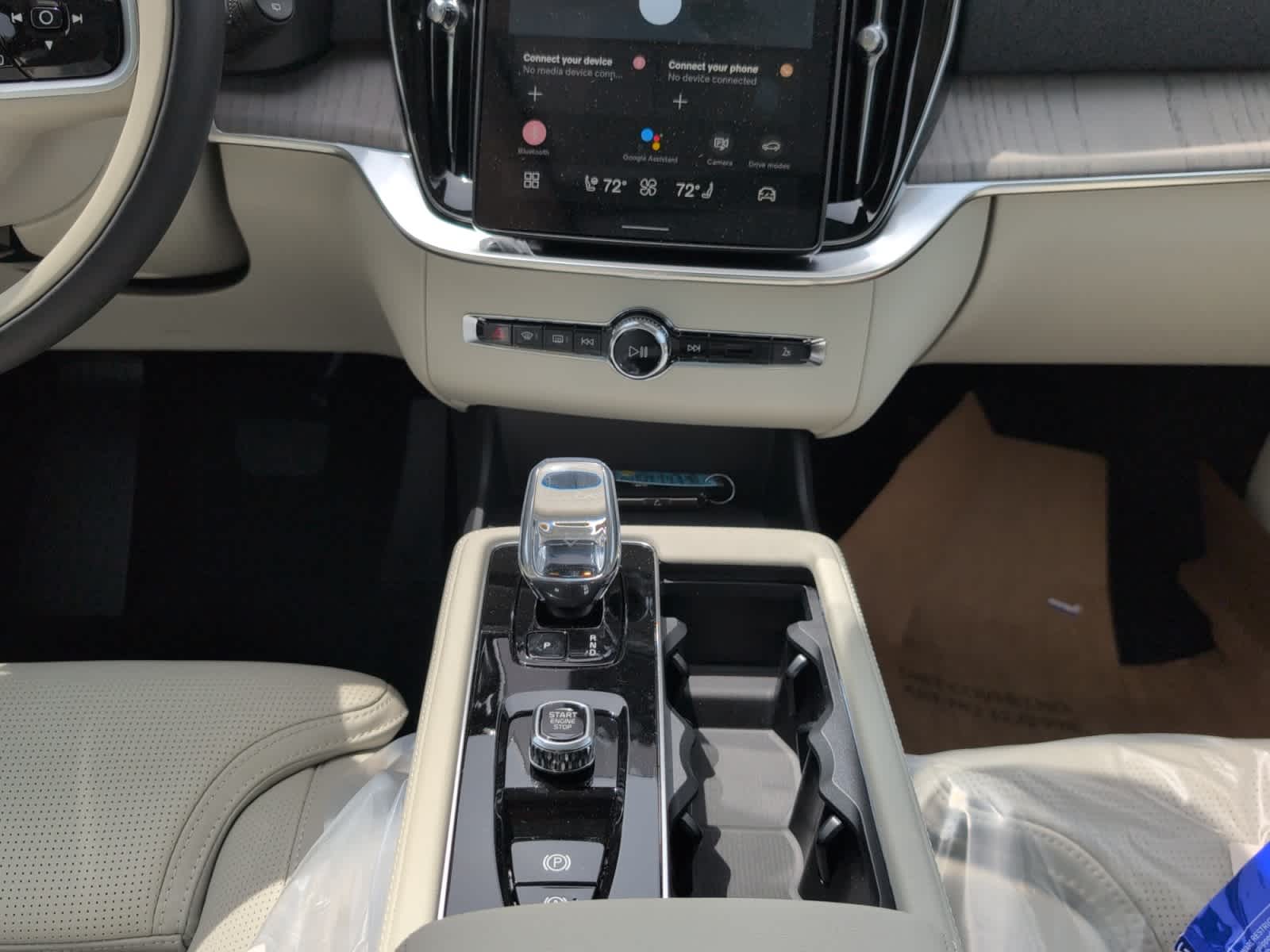 new 2025 Volvo XC90 car, priced at $73,085