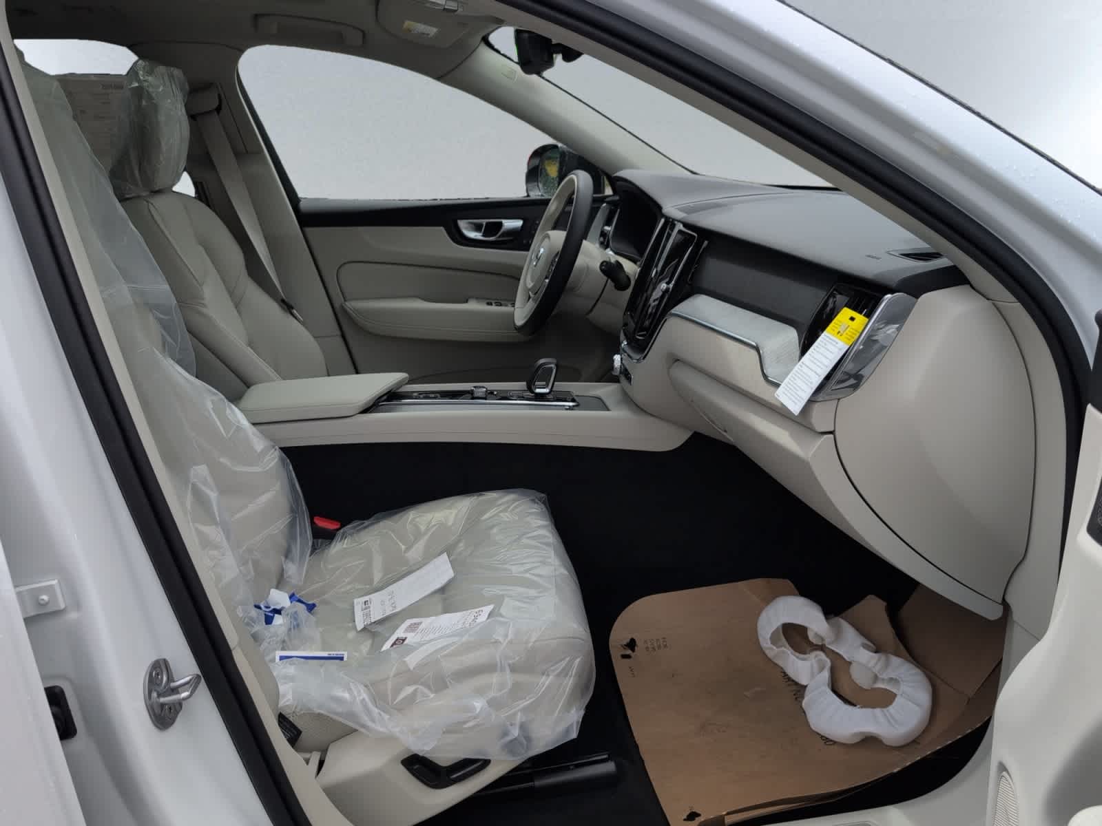 new 2025 Volvo XC60 car, priced at $56,505