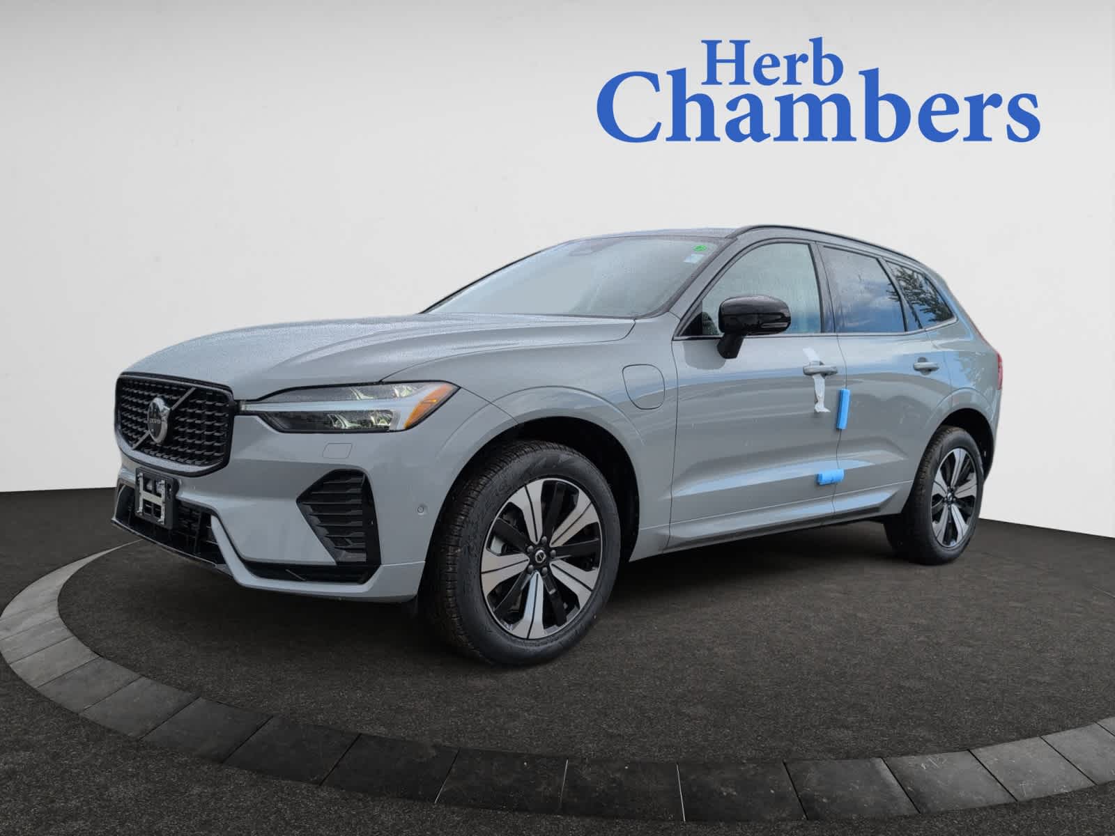 new 2025 Volvo XC60 plug-in hybrid car, priced at $65,805