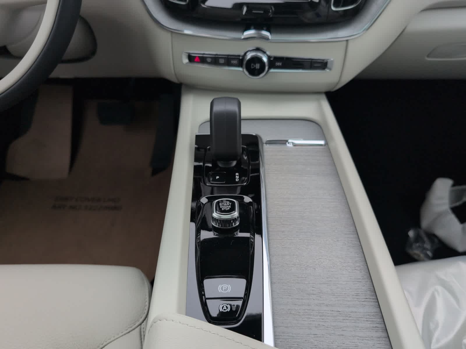 new 2025 Volvo XC60 car, priced at $55,360